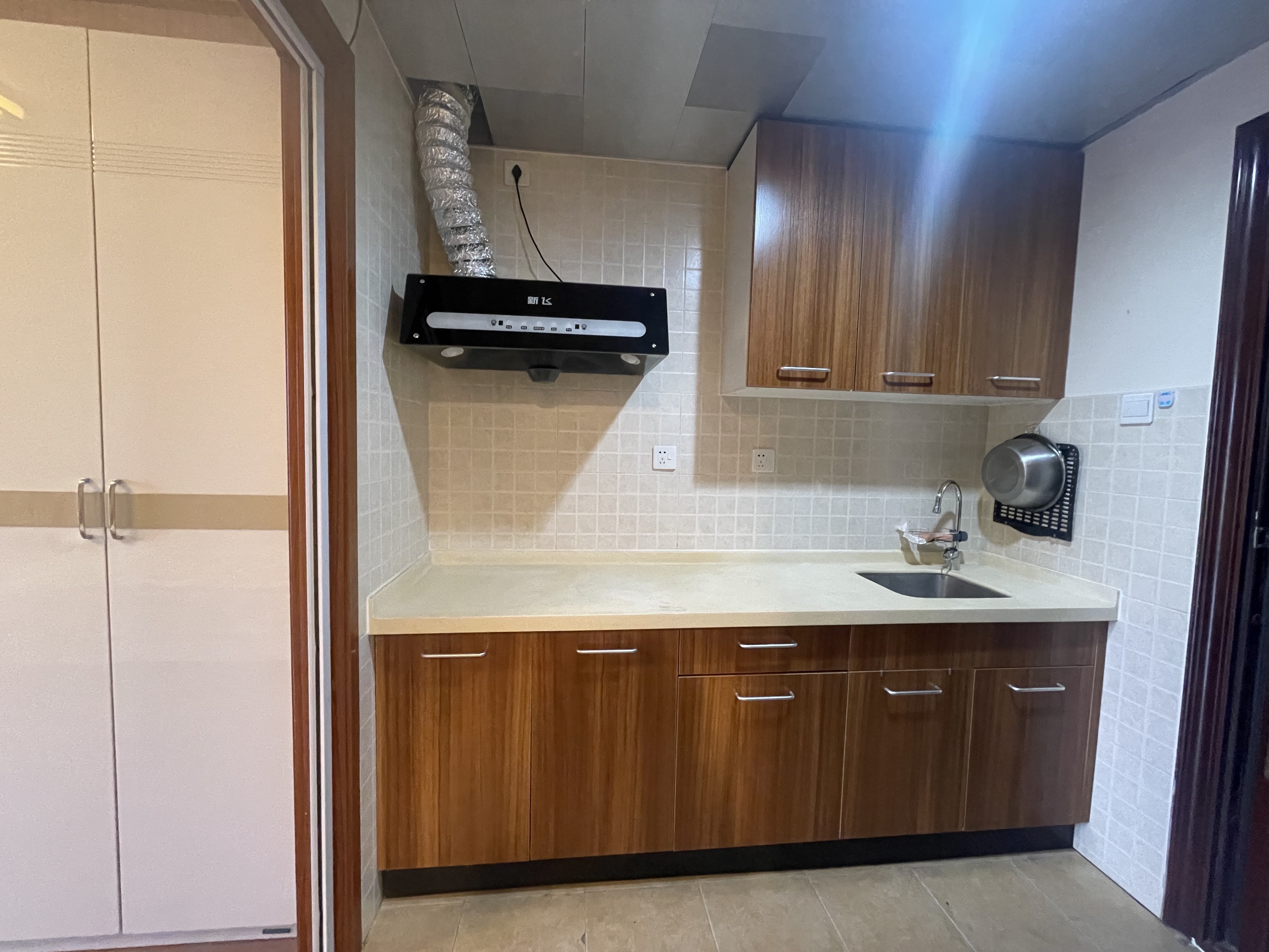 蓝色港湾  1室1厅1卫    1000.0元/月 蓝色港湾  1室1厅1卫    1000.0元/月室内图