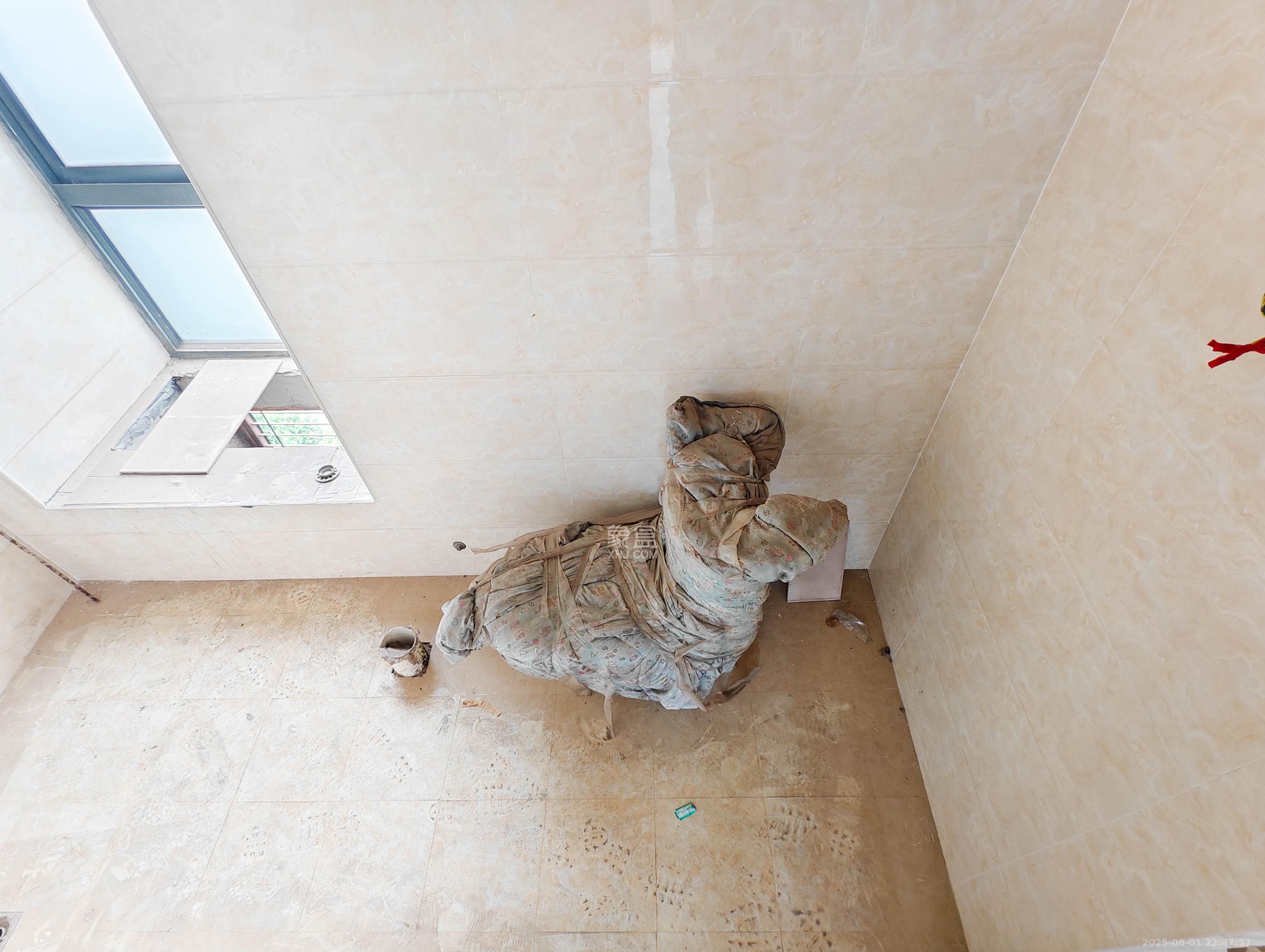 五矿紫湖香醍 4室2厅2卫 100.0万 五矿紫湖香醍 4室2厅2卫 100.0万卫生间