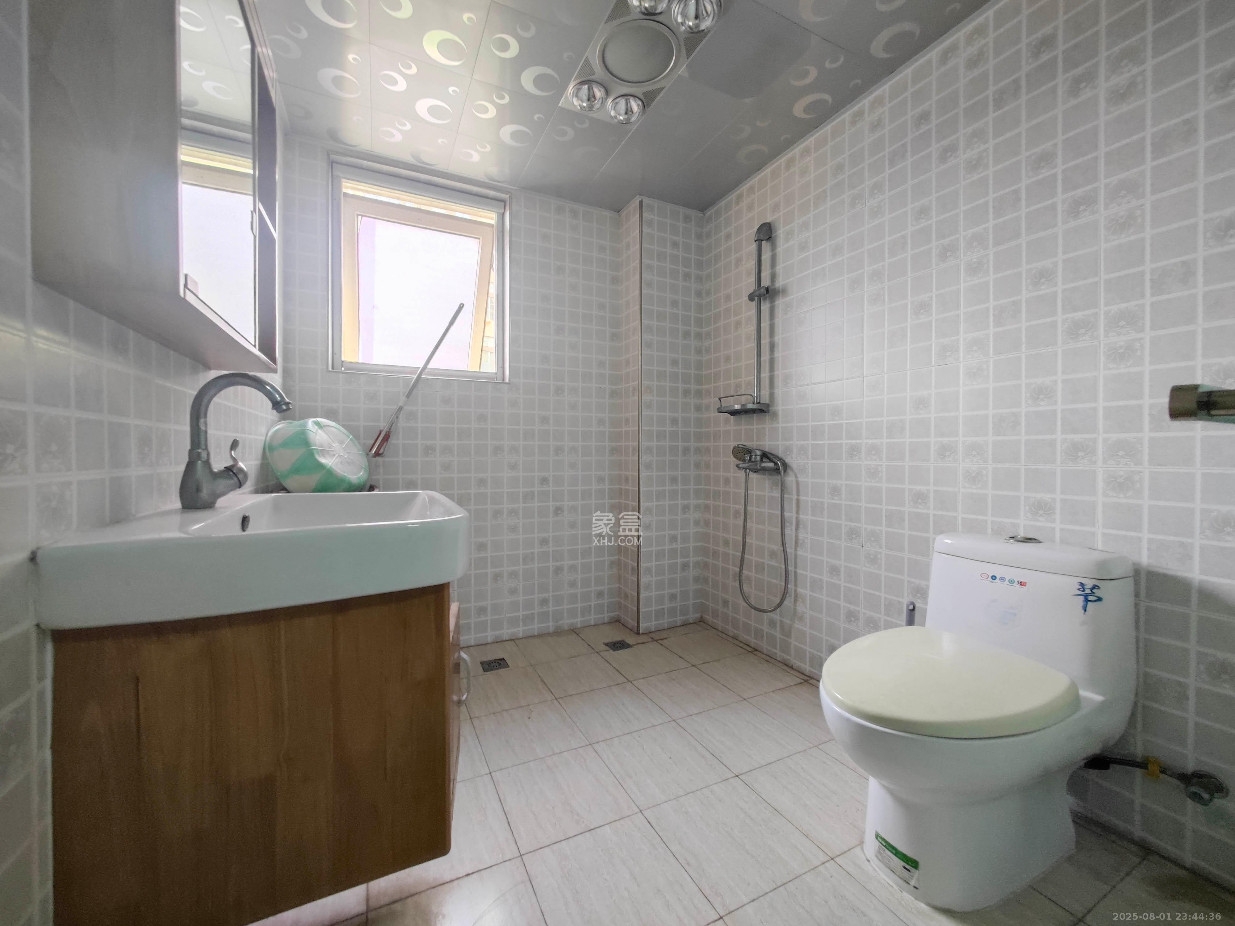 汇金城/嘉华城一期 3室2厅2卫 122.0万 汇金城/嘉华城一期 3室2厅2卫 122.0万卫生间