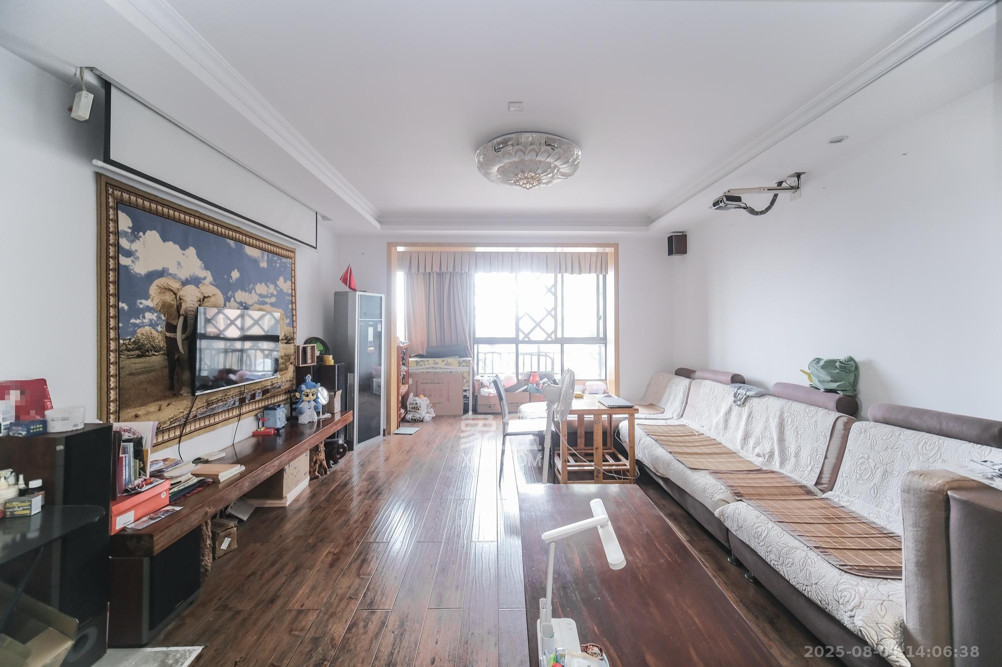 好望谷  3室2厅2卫    72.0万 好望谷  3室2厅2卫    72.0万客厅