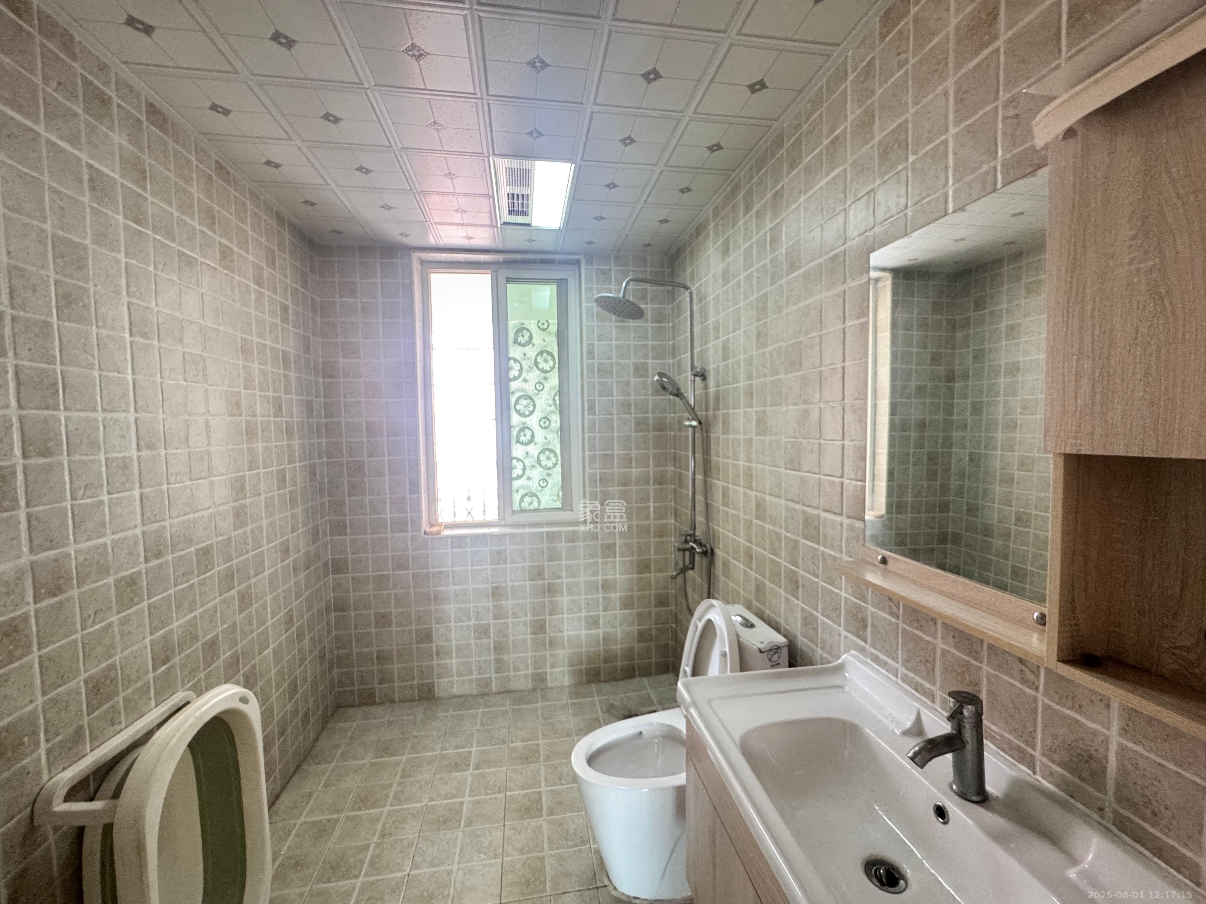 广泰家园  4室2厅2卫    2500.0元/月室内图