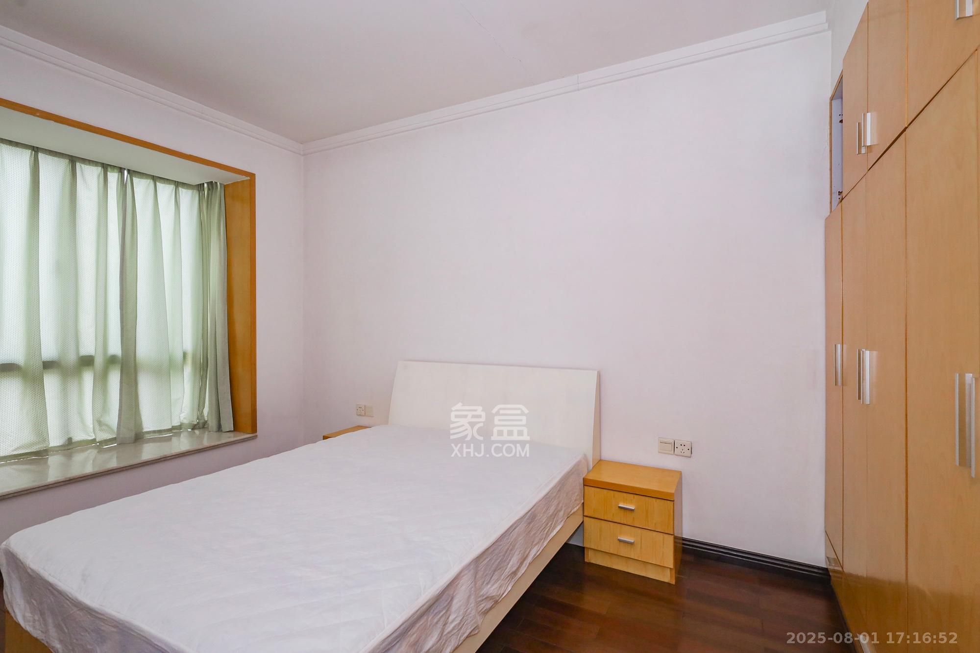 枫林绿洲  4室2厅2卫    128.0万卧室