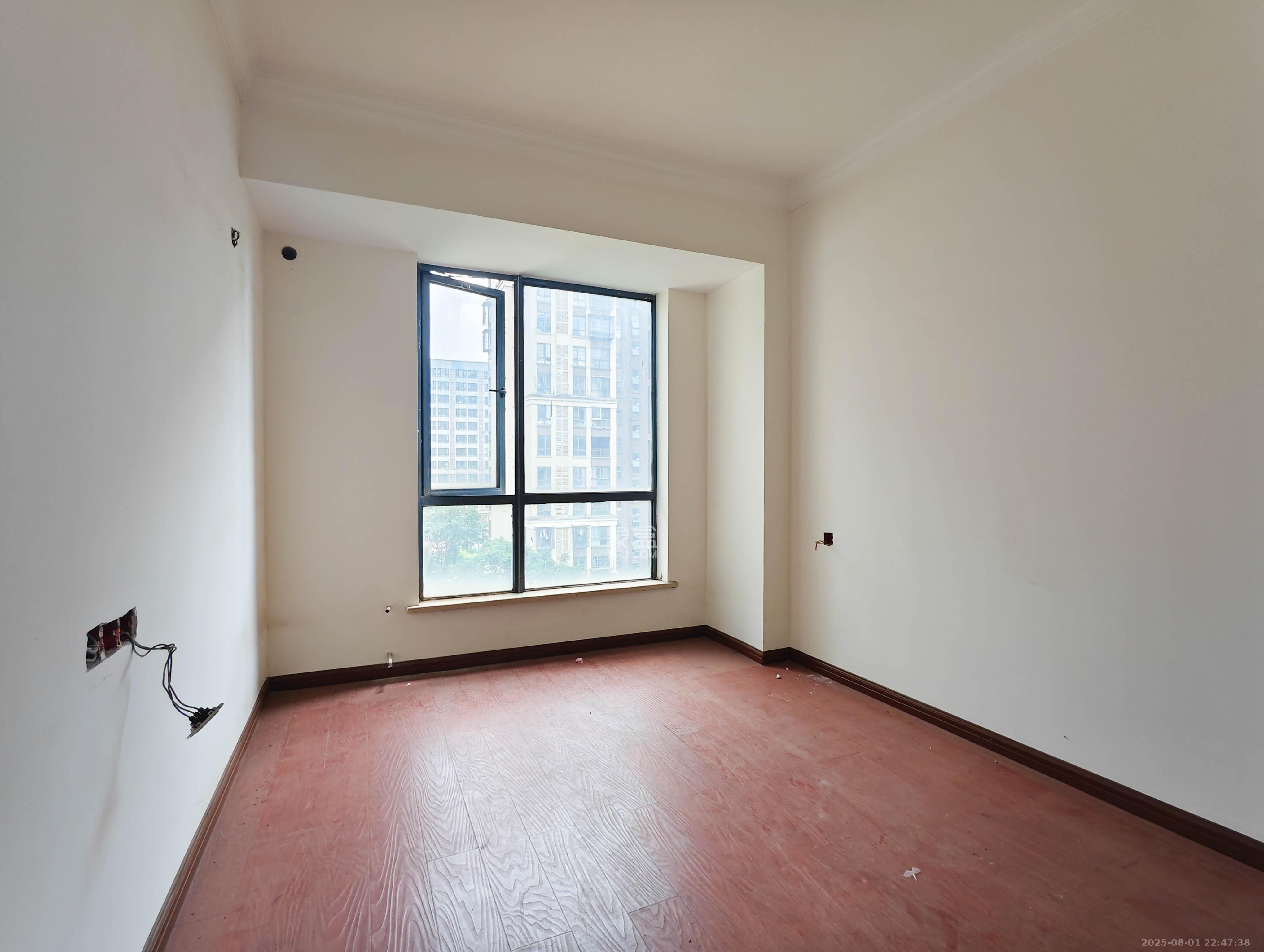 五矿紫湖香醍 4室2厅2卫 100.0万 五矿紫湖香醍 4室2厅2卫 100.0万卧室