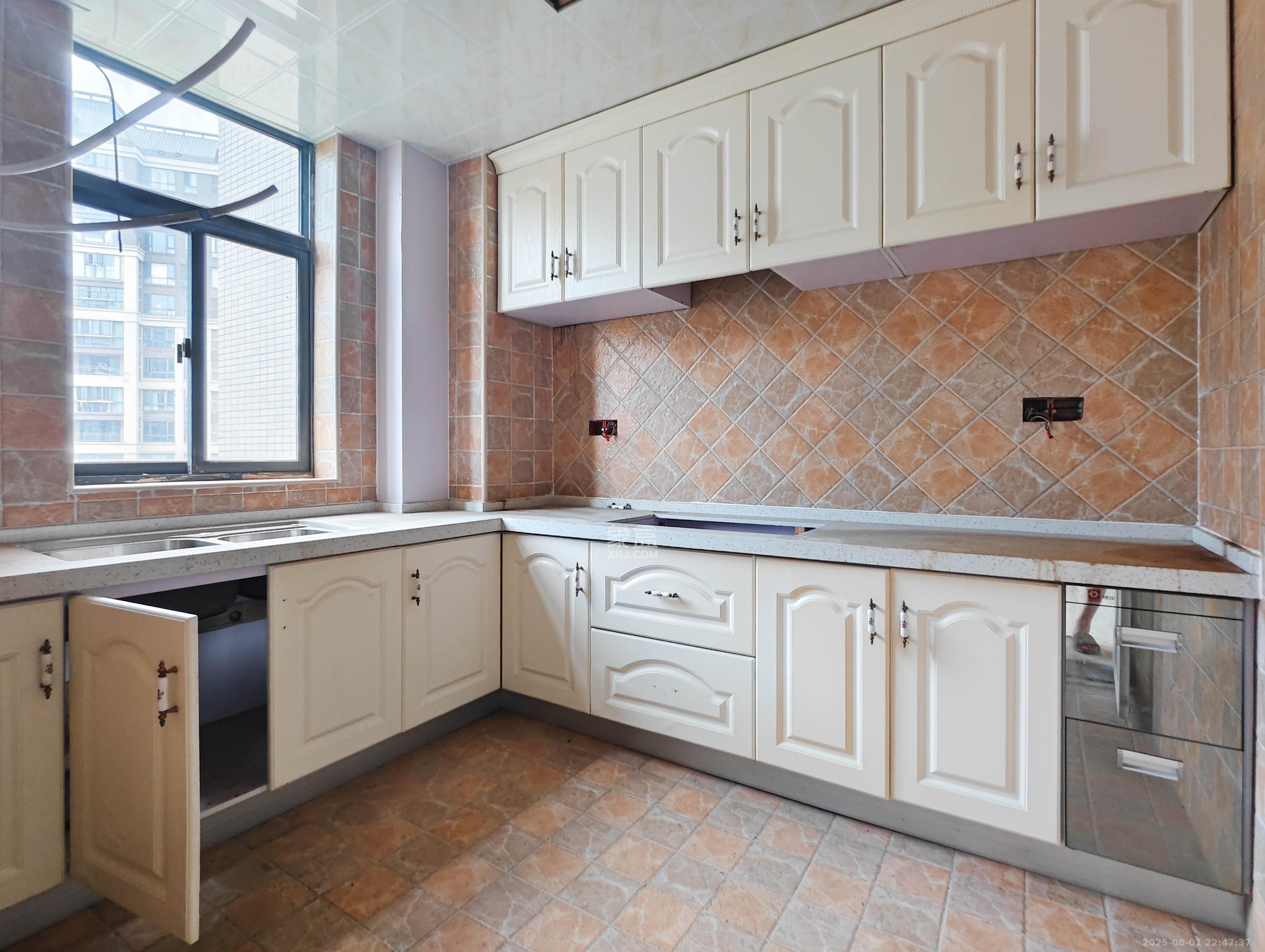 五矿紫湖香醍 4室2厅2卫 100.0万 五矿紫湖香醍 4室2厅2卫 100.0万厨房