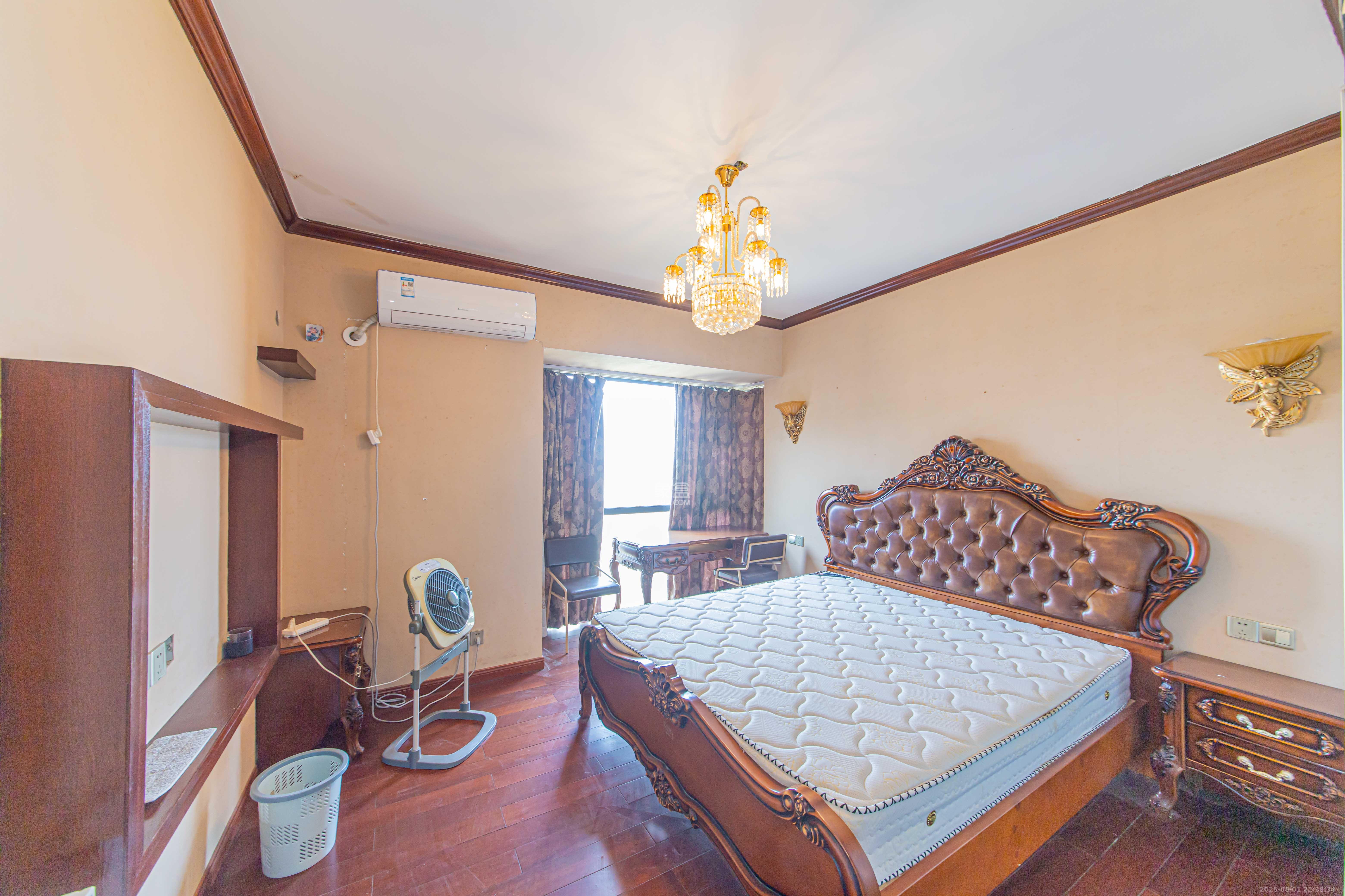 九峰远见 6室3厅4卫 266.0万 九峰远见 6室3厅4卫 266.0万卧室