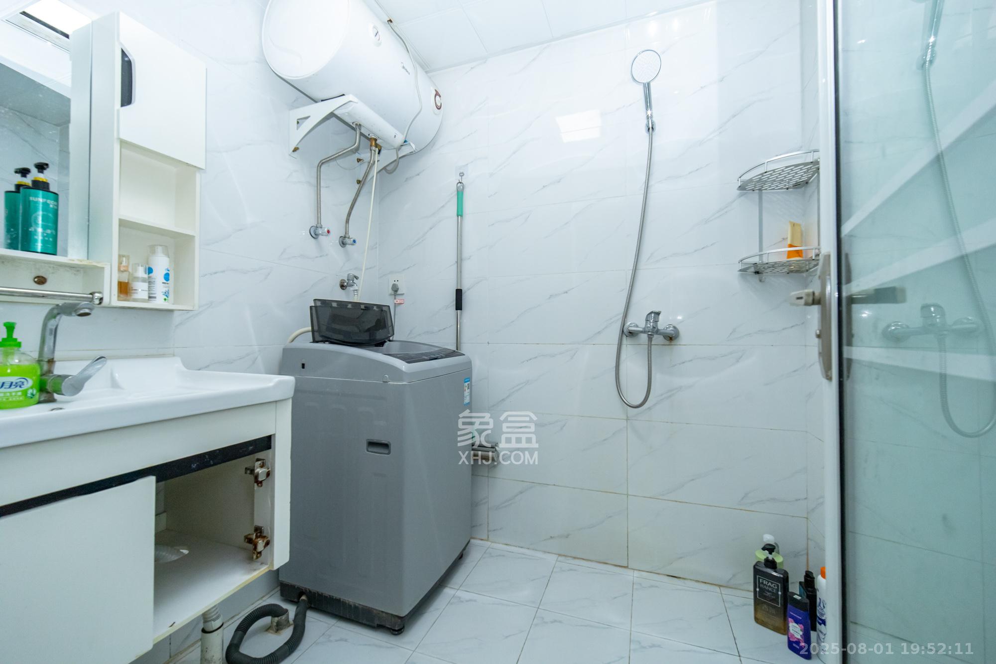 金科时代中心  1室1厅1卫    21.0万卫生间