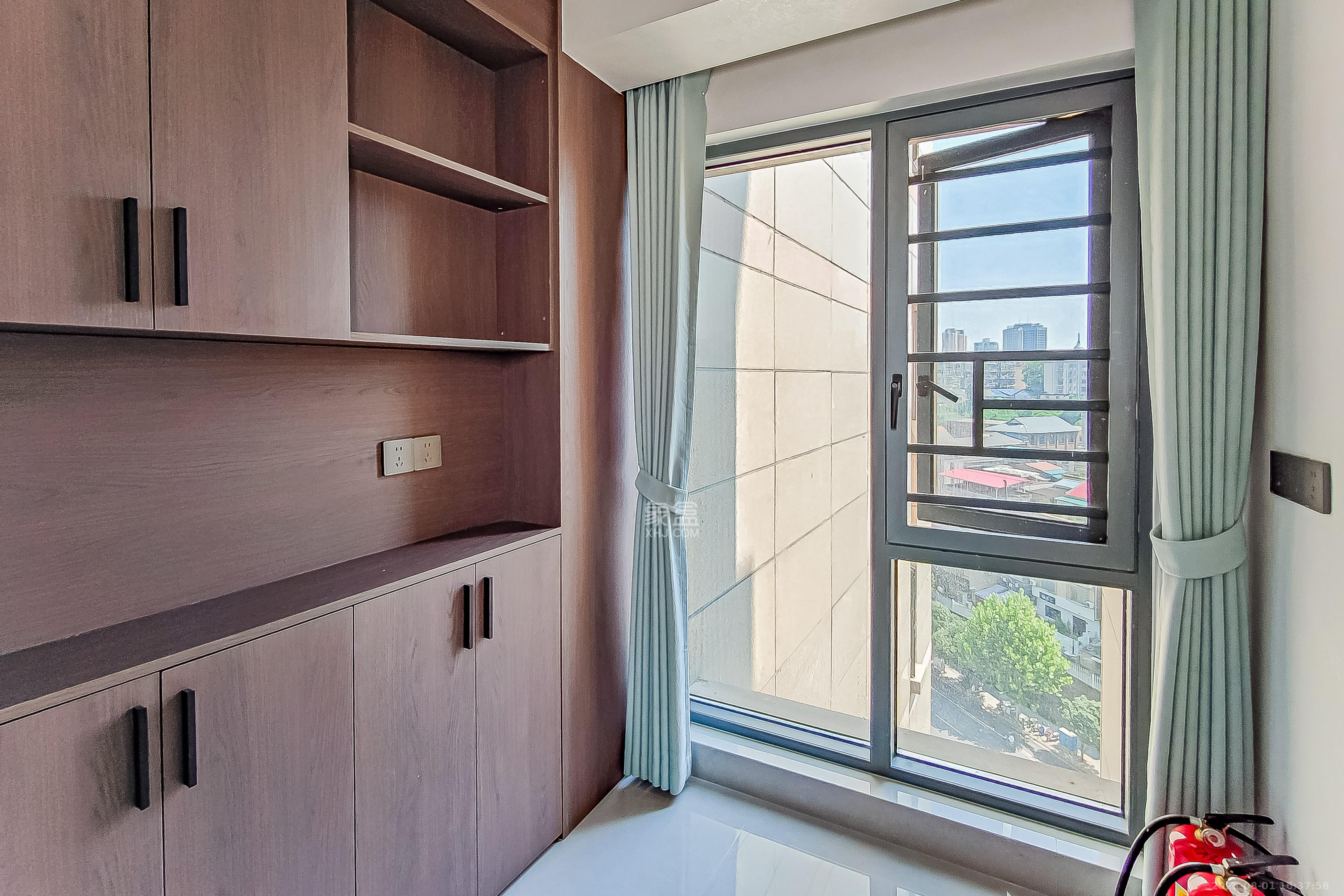 保利国际广场 3室2厅2卫 259.0万 保利国际广场 3室2厅2卫 259.0万客厅