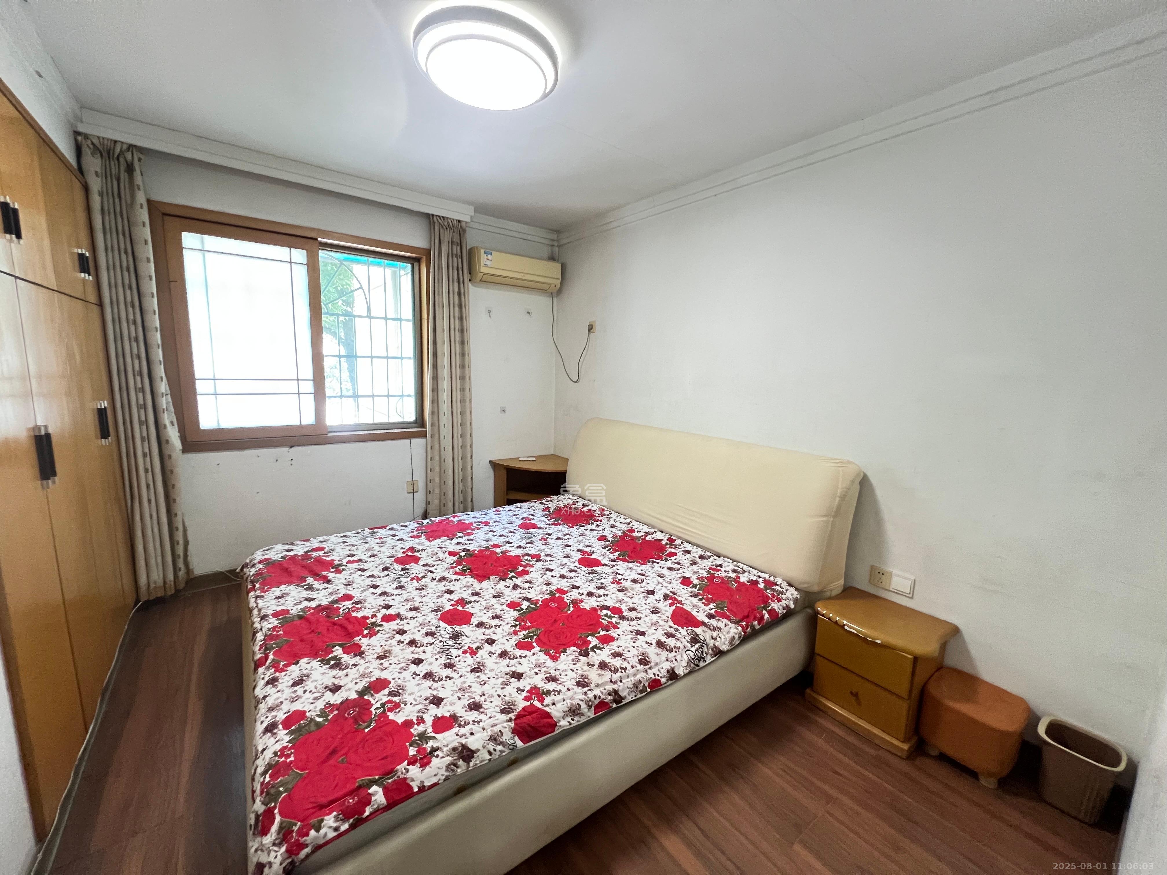 南明苑西区 4室2厅2卫 2200.0元/月 南明苑西区 4室2厅2卫 2200.0元/月室内图