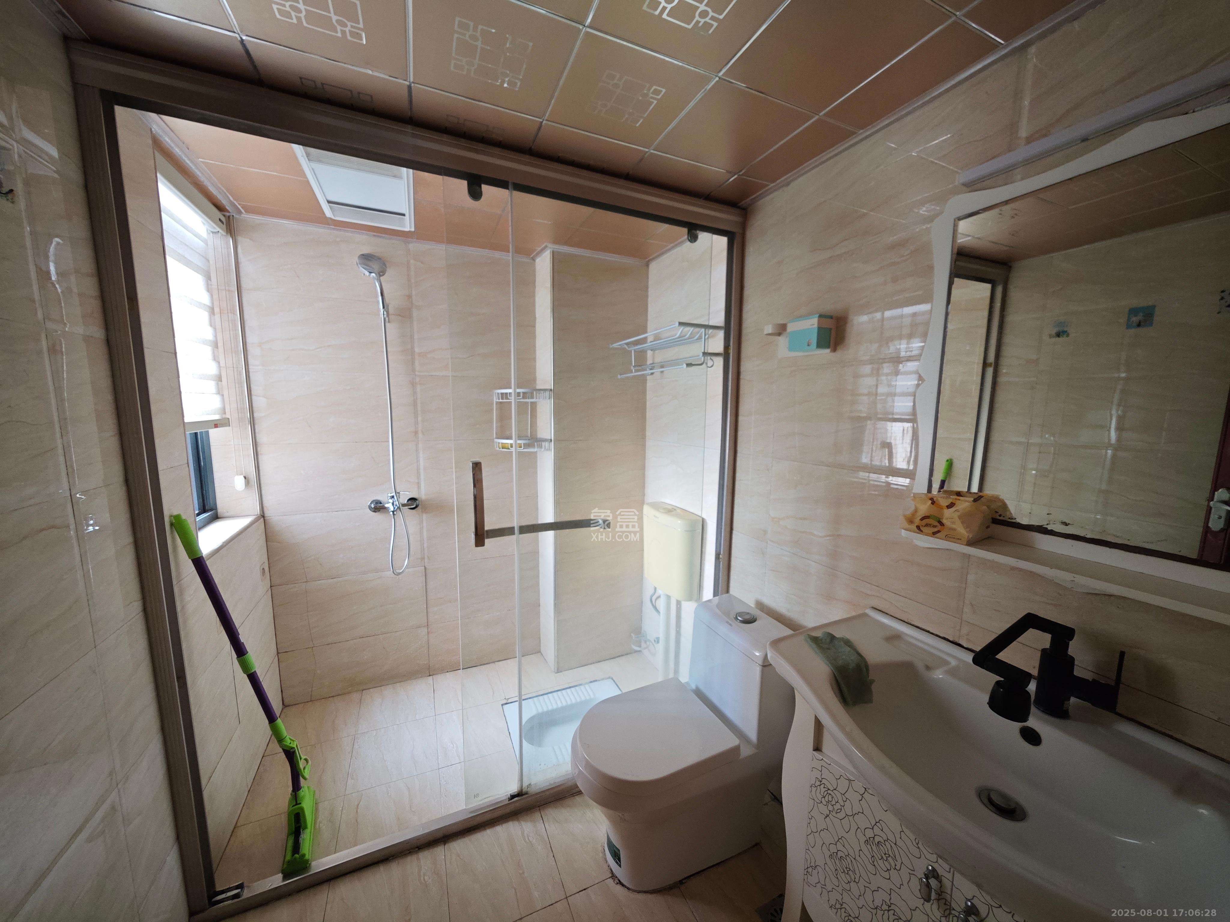 曙光领峰(曙光家园) 4室2厅2卫 3300.0元/月 曙光领峰(曙光家园) 4室2厅2卫 3300.0元/月室内图