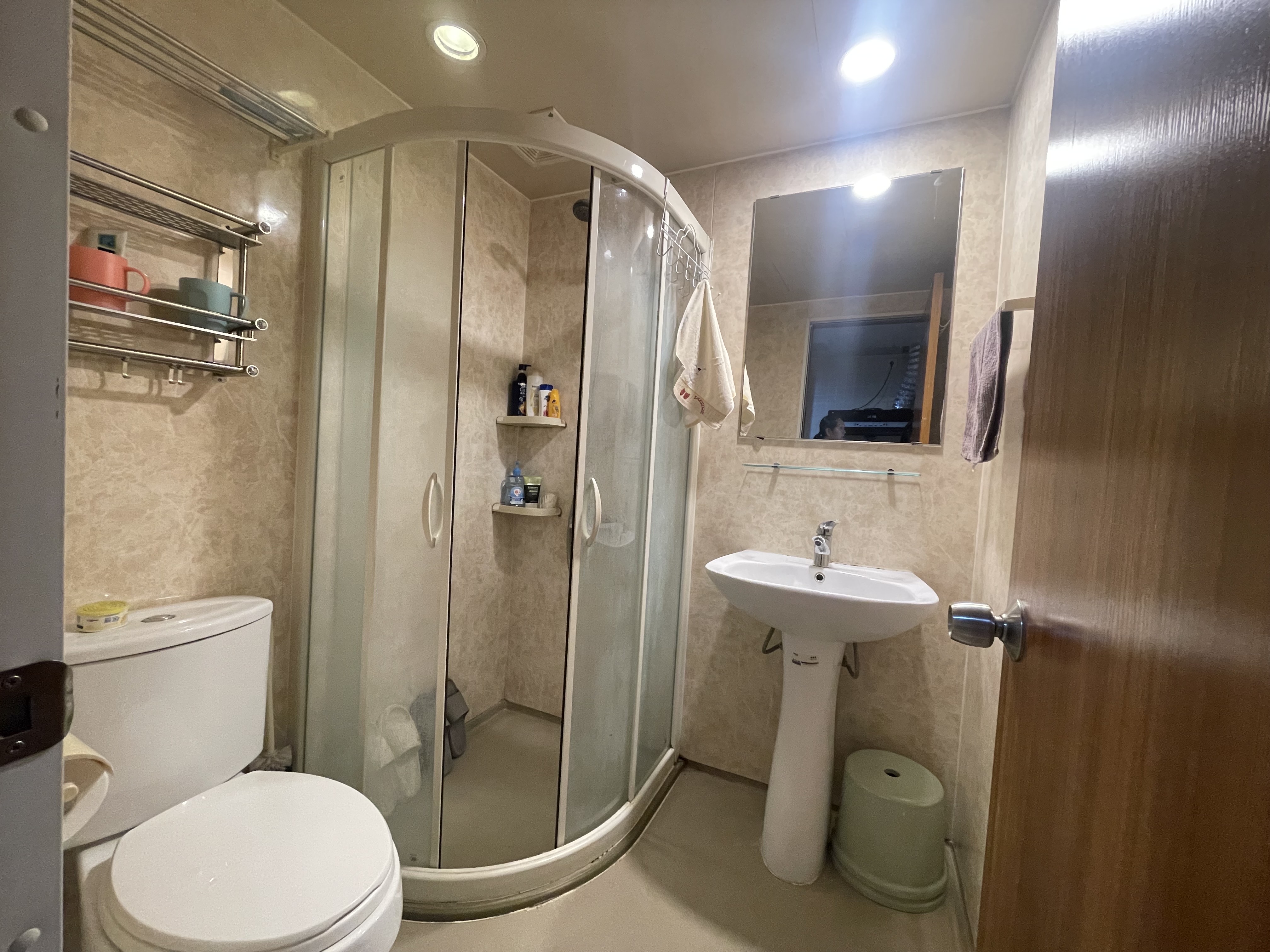 蓝色港湾  1室1厅1卫    1000.0元/月 蓝色港湾  1室1厅1卫    1000.0元/月室内图