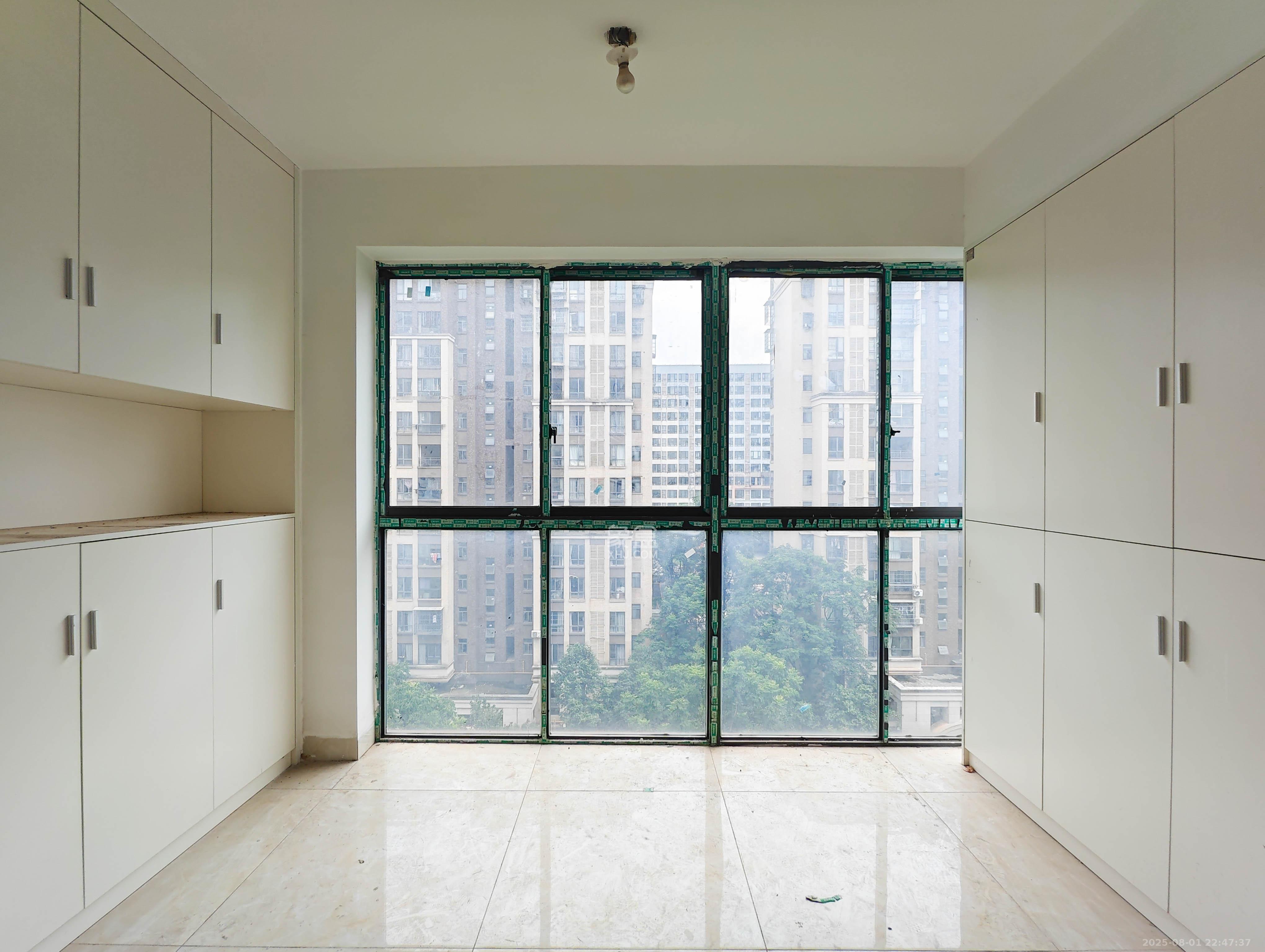 五矿紫湖香醍 4室2厅2卫 100.0万 五矿紫湖香醍 4室2厅2卫 100.0万阳台