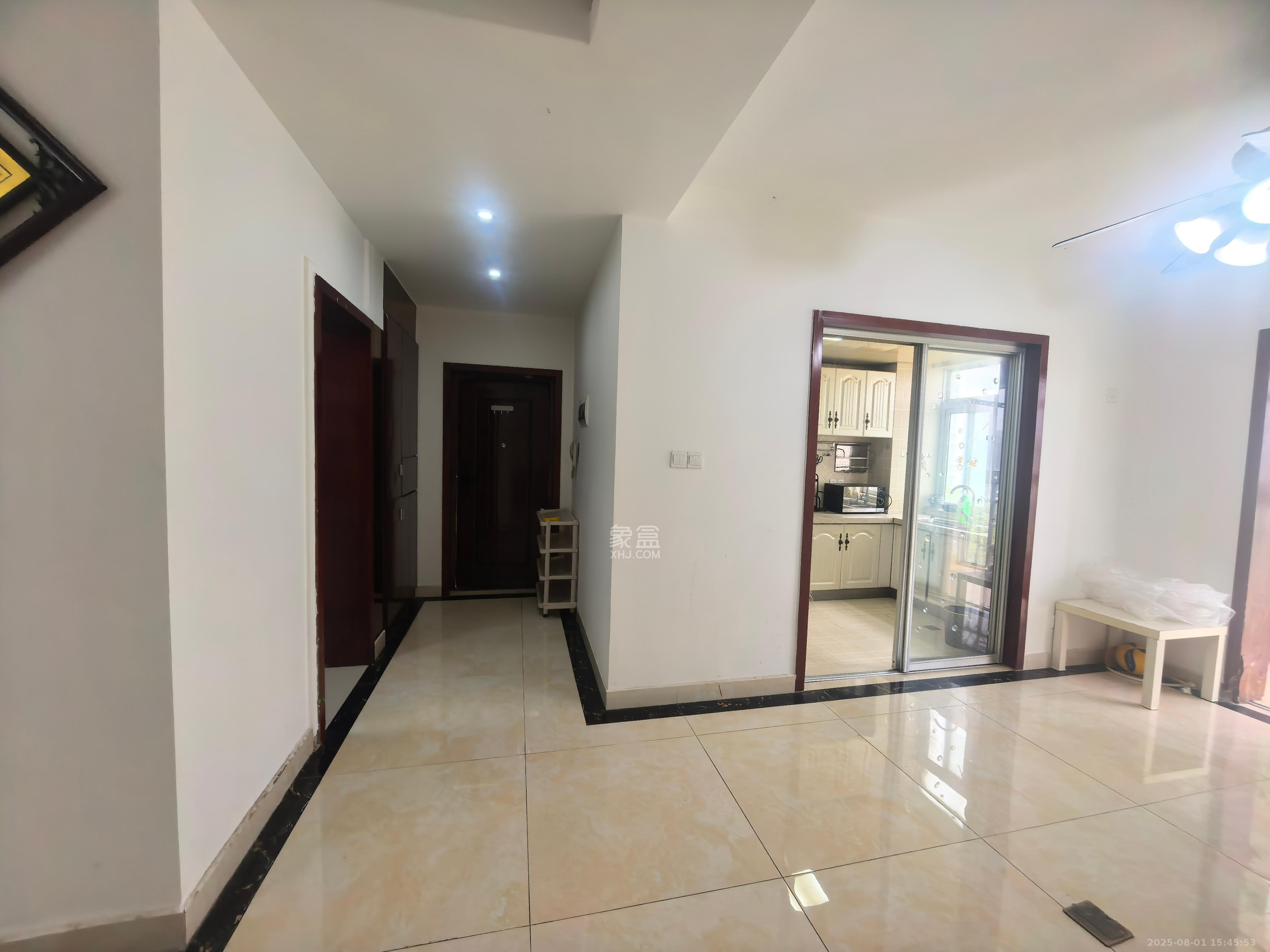 嘉盛华庭(一期、二期、三期)  3室2厅2卫    3000.0元/月 嘉盛华庭(一期、二期、三期)  3室2厅2卫    3000.0元/月室内图