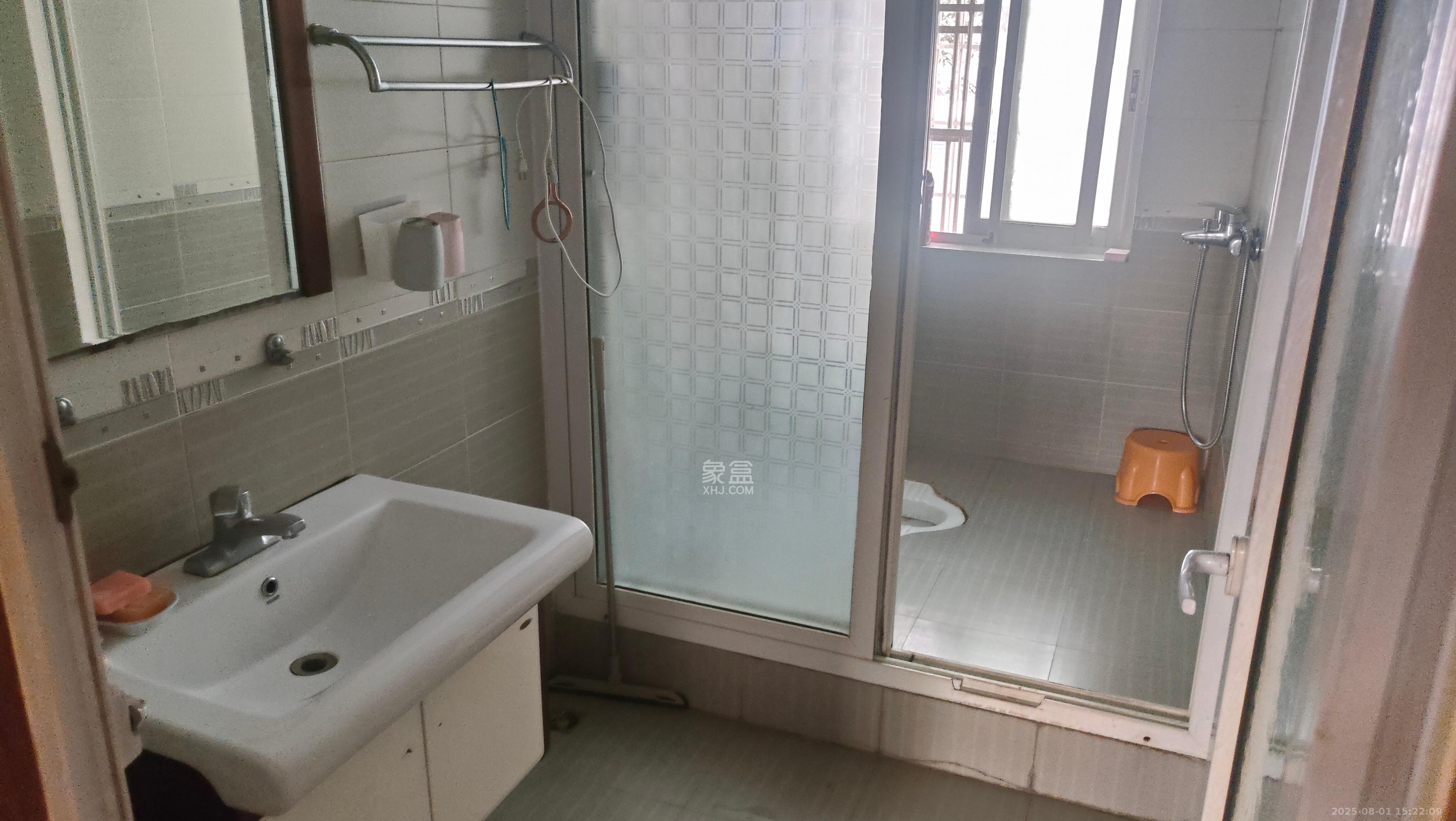 山水人家三期  3室2厅2卫    1800.0元/月室内图