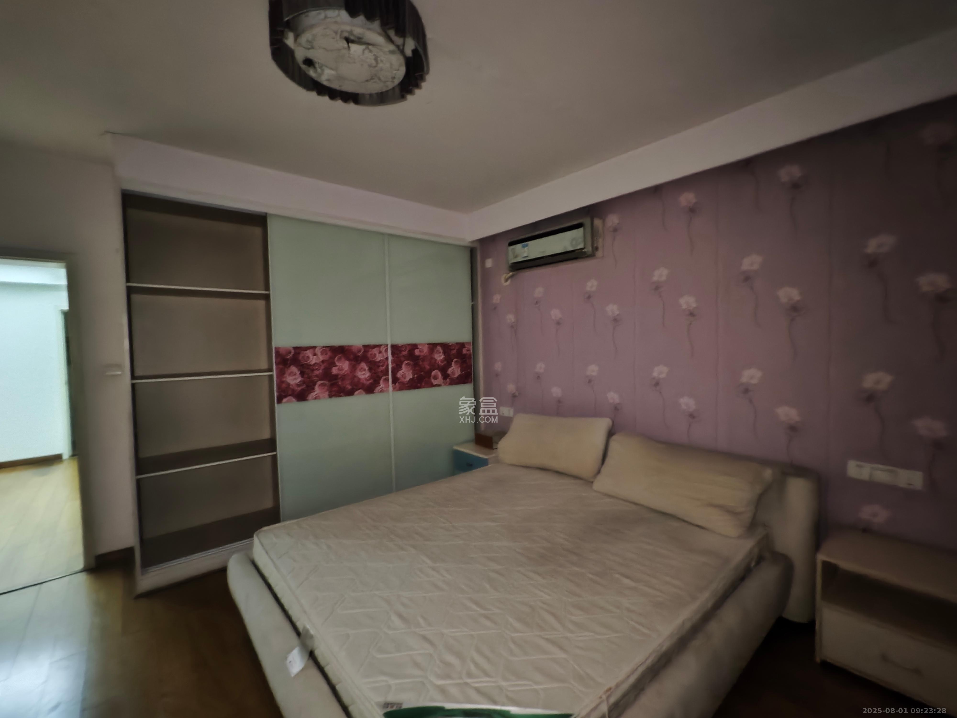 恩瑞麓山名园(龙王港小区) 4室2厅2卫 3000.0元/月 恩瑞麓山名园(龙王港小区) 4室2厅2卫 3000.0元/月室内图