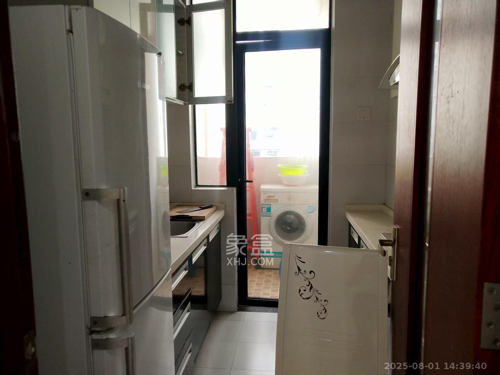 阳光100三期 2室2厅1卫 2400.0元/月 阳光100三期 2室2厅1卫 2400.0元/月室内图