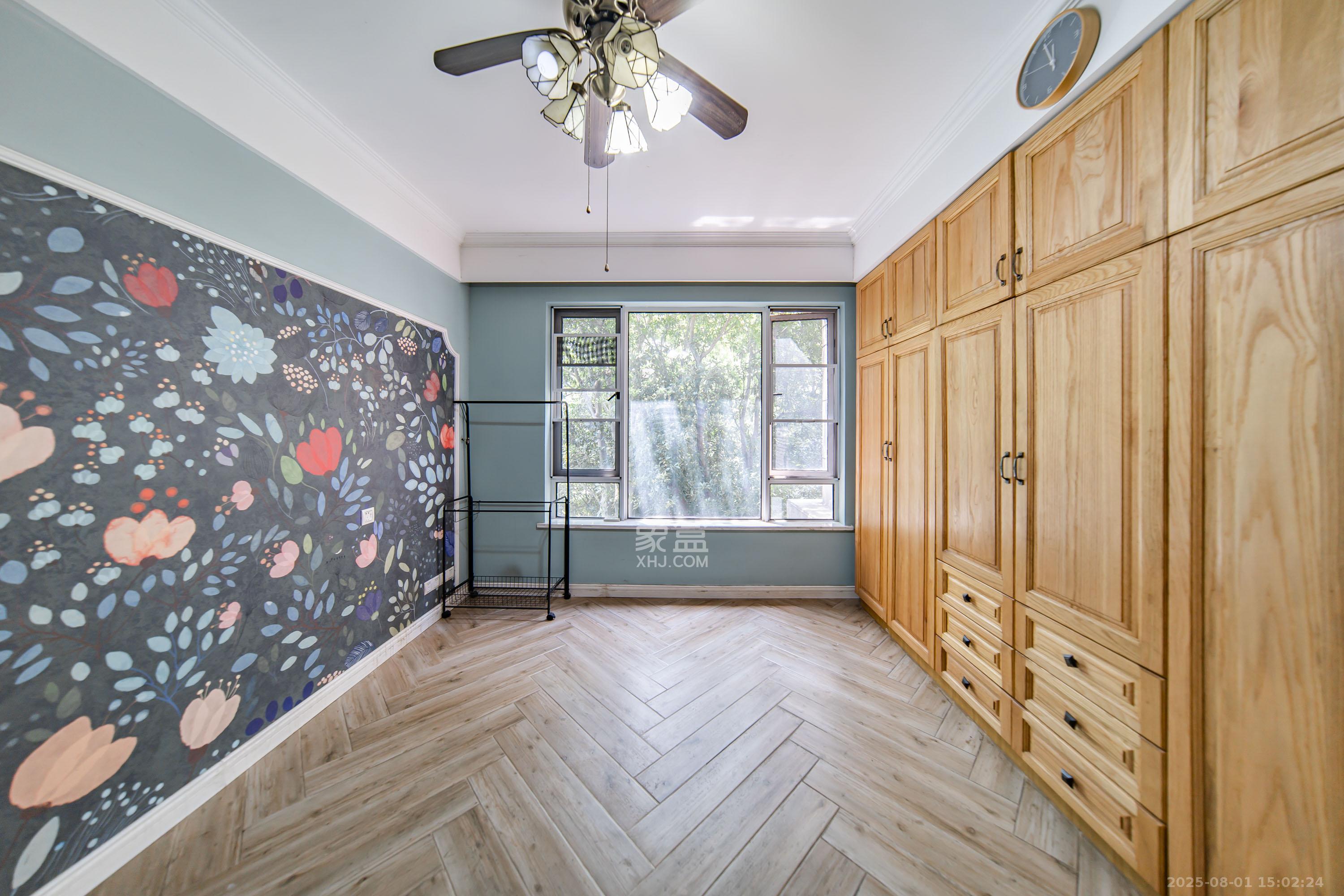 中天栖溪里  3室2厅2卫    198.0万 中天栖溪里  3室2厅2卫    198.0万卧室