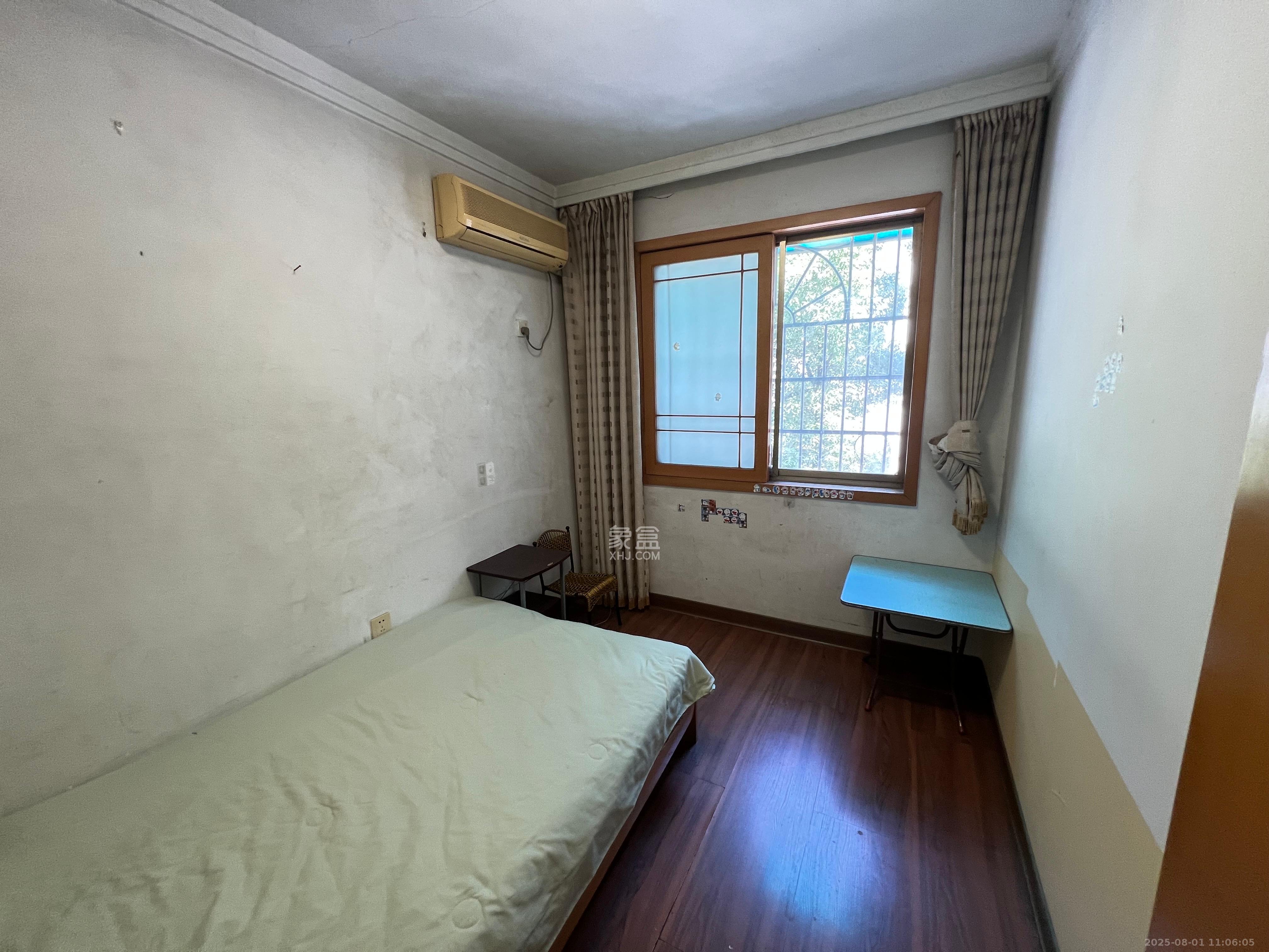 南明苑西区  4室2厅2卫    2200.0元/月室内图