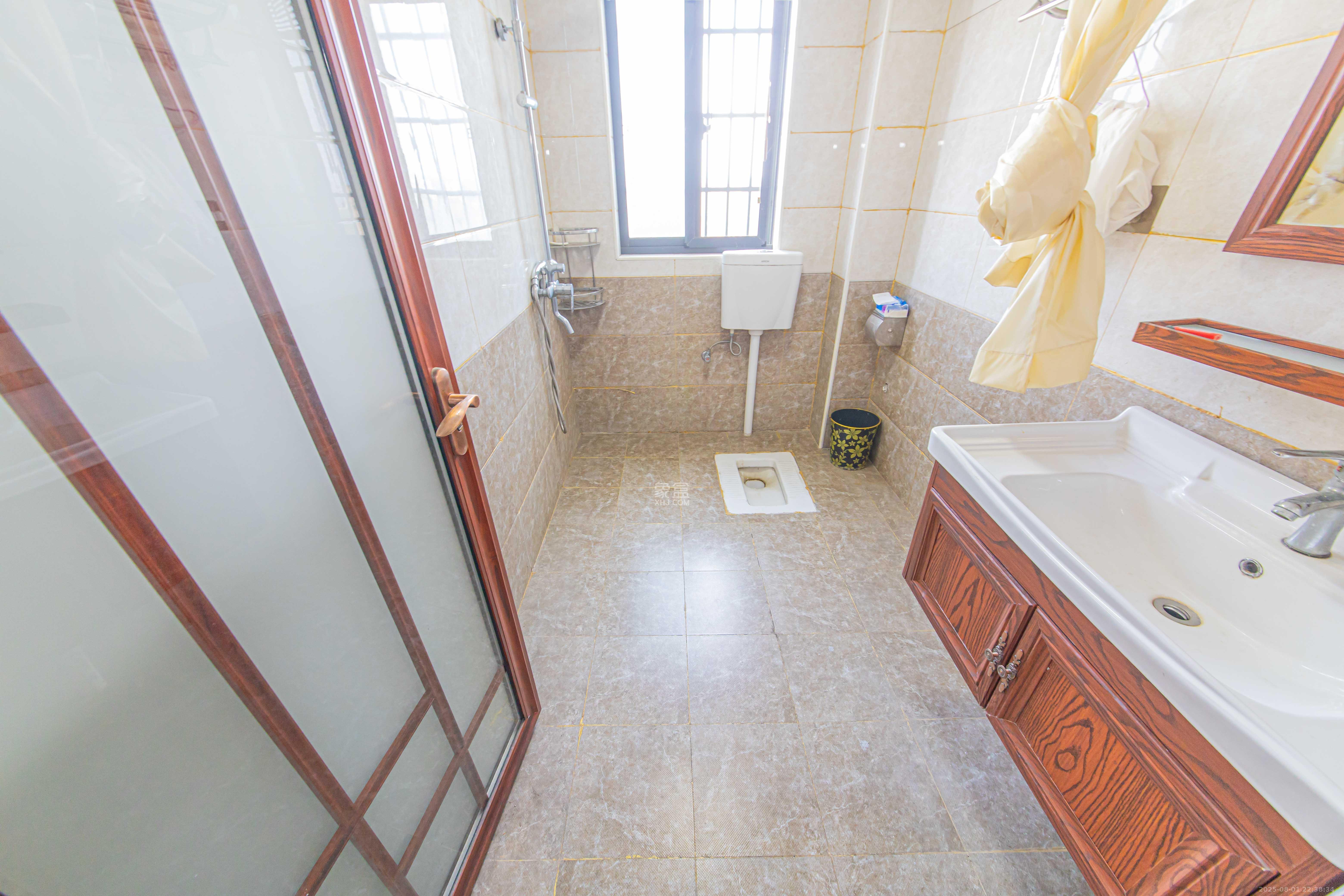 九峰远见 6室3厅4卫 266.0万 九峰远见 6室3厅4卫 266.0万卫生间