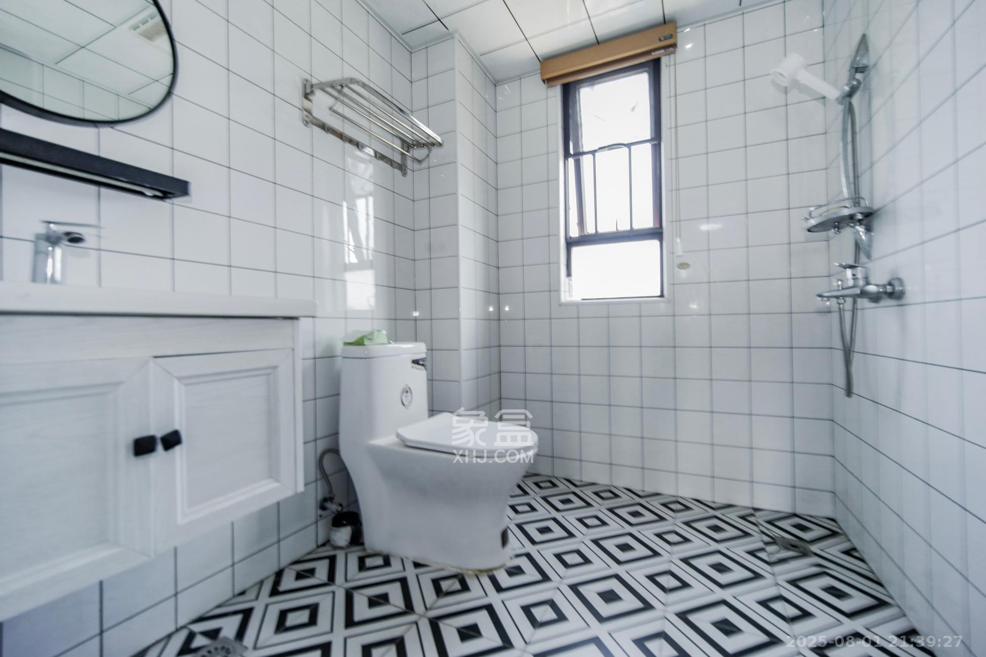 鑫苑木莲世家  4室2厅2卫    140.0万卫生间