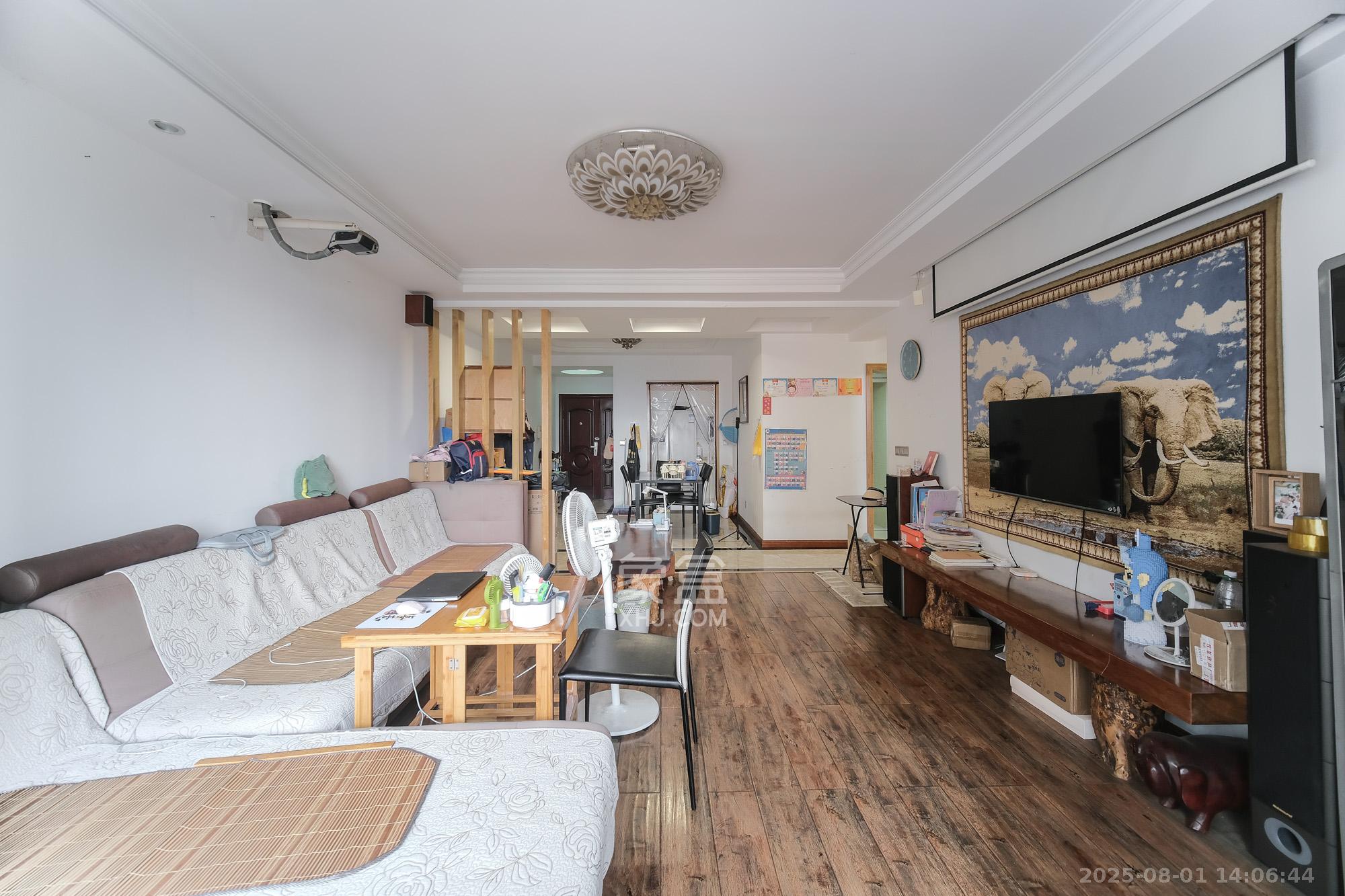 好望谷  3室2厅2卫    72.0万 好望谷  3室2厅2卫    72.0万客厅