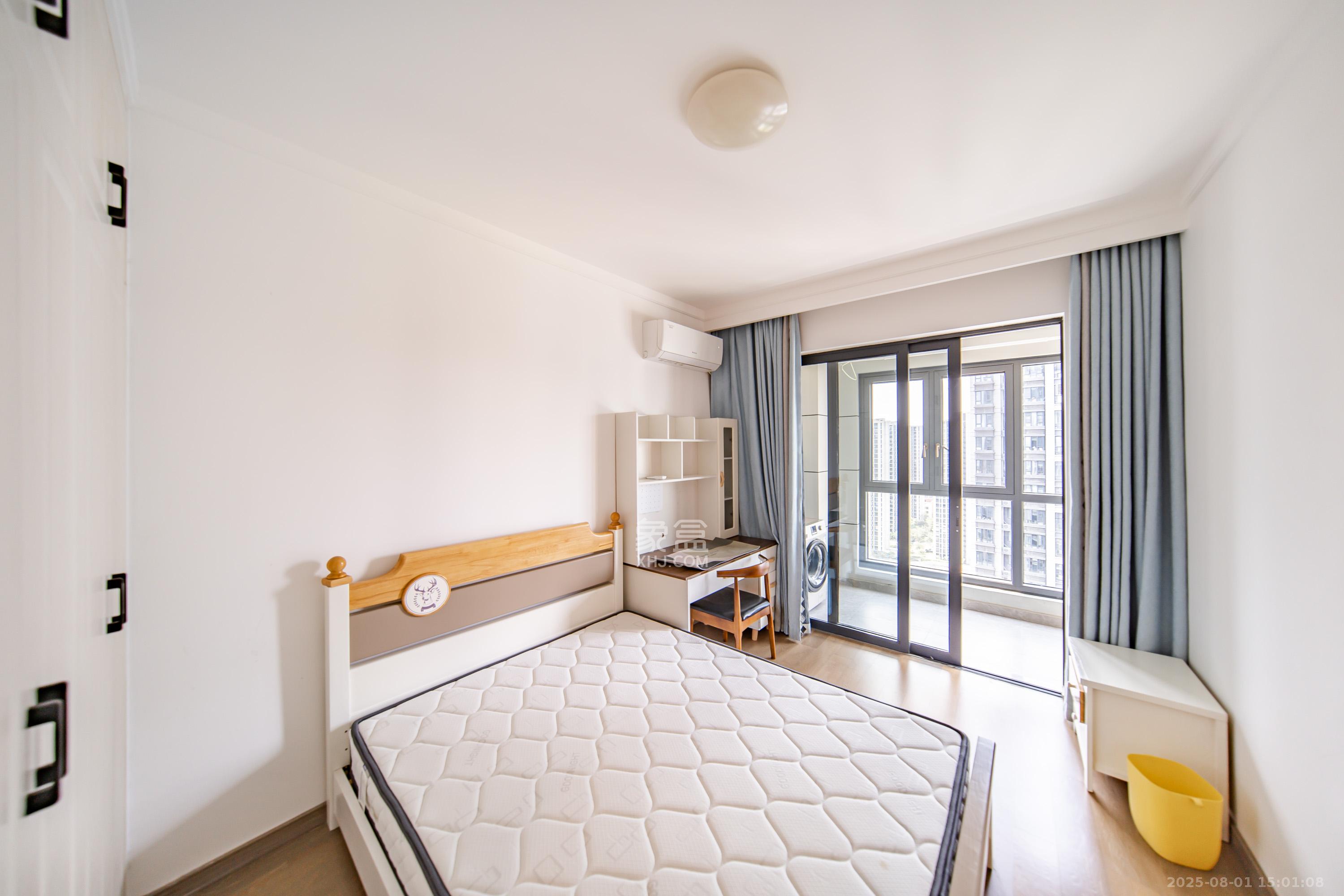 映客龙湖璟翠公馆（映客龙湖璟翠中心）  3室2厅2卫    145.0万卧室