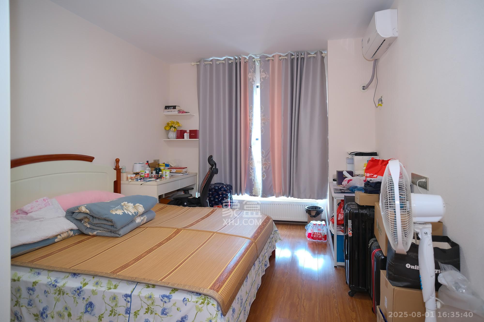 三一街区  3室2厅2卫   89.80万卧室