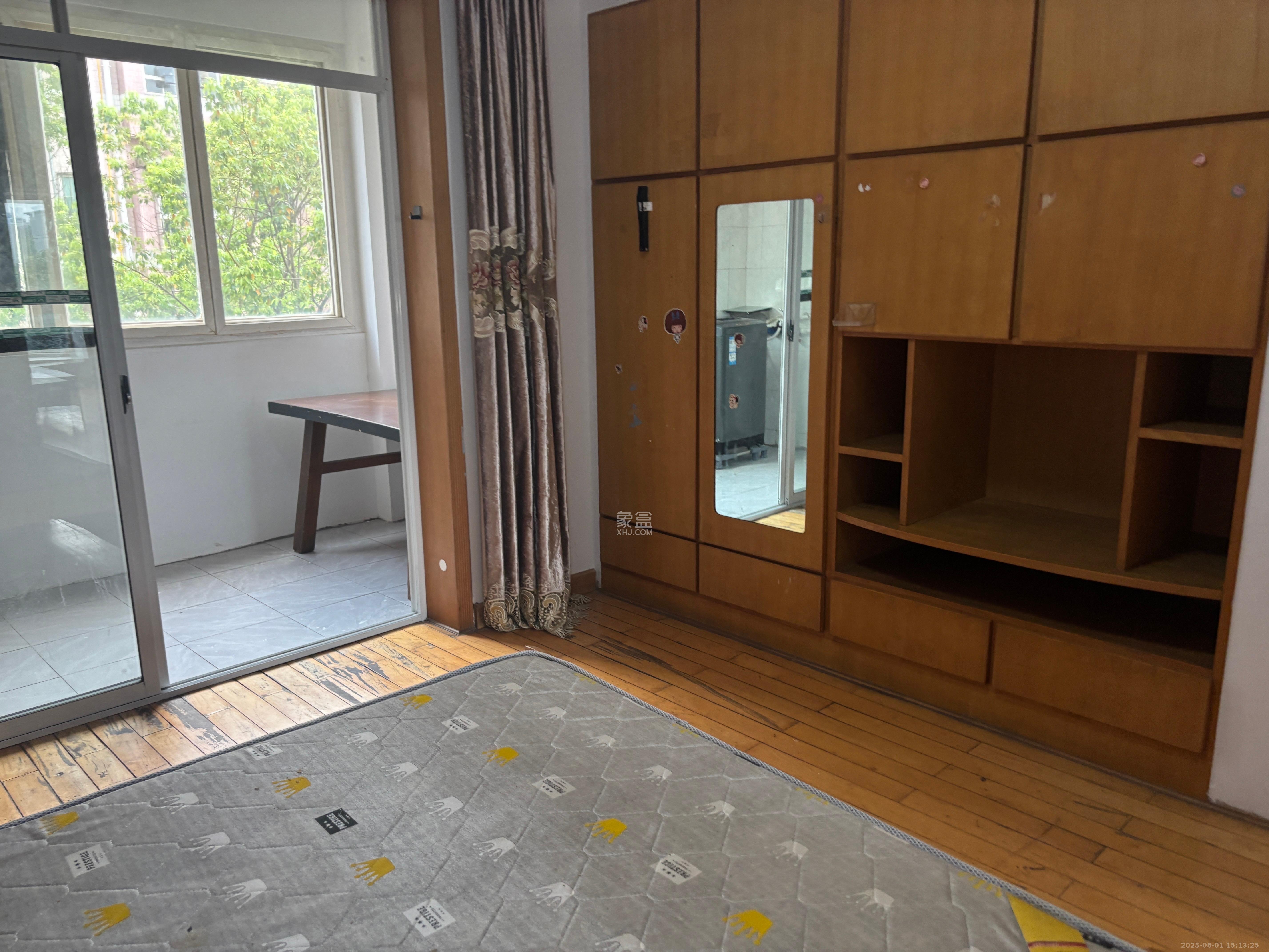 香樟路省委党校  3室2厅1卫    1600.0元/月室内图