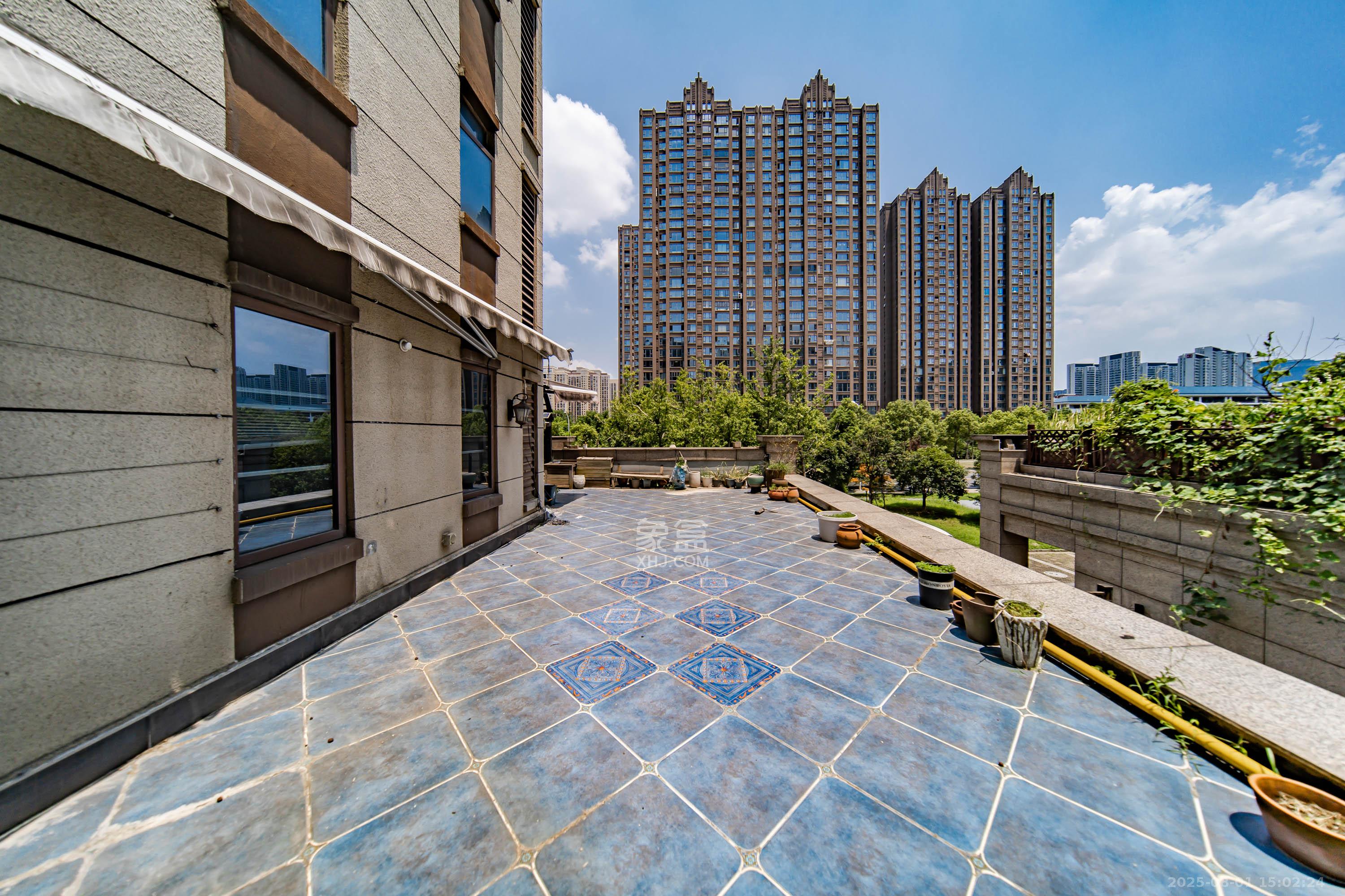 中天栖溪里  3室2厅2卫    198.0万 中天栖溪里  3室2厅2卫    198.0万阳台