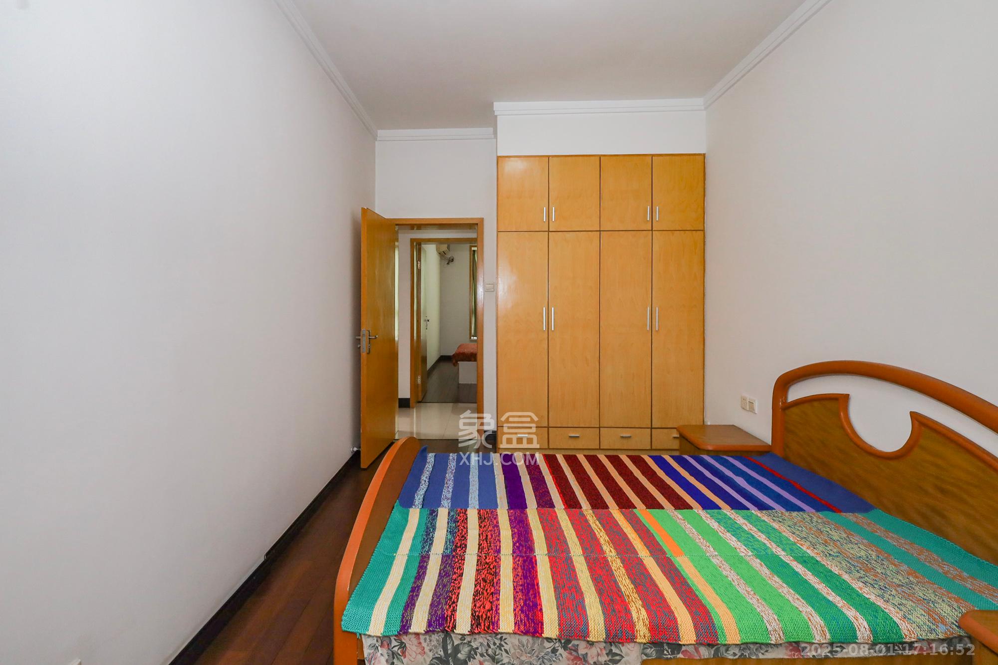 枫林绿洲  4室2厅2卫    128.0万卧室