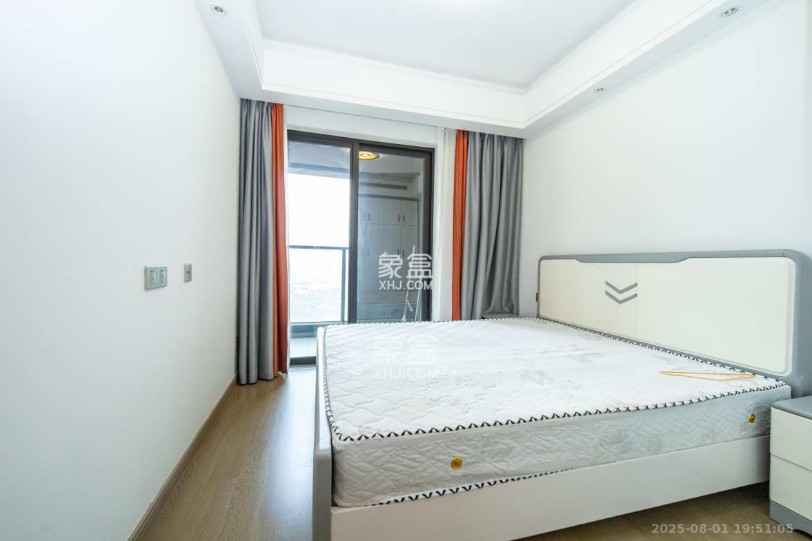 东原麓印长江A区  4室2厅2卫    140.0万 东原麓印长江A区  4室2厅2卫    140.0万卧室