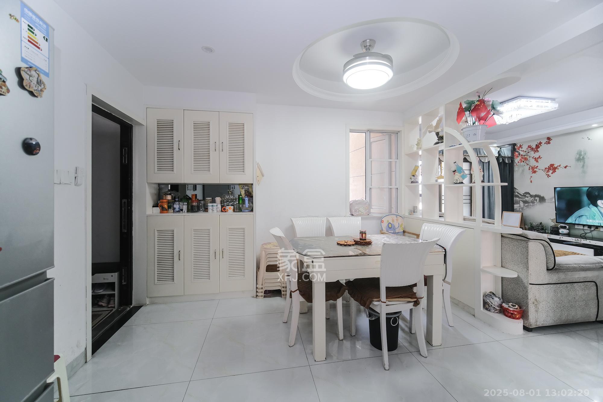 保利香槟国际 3室2厅2卫 83.00万 保利香槟国际 3室2厅2卫 83.00万客厅