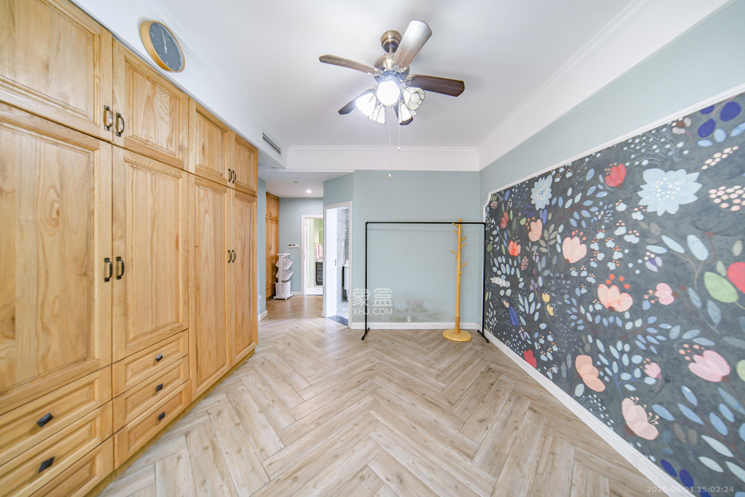 中天栖溪里  3室2厅2卫    198.0万 中天栖溪里  3室2厅2卫    198.0万卧室