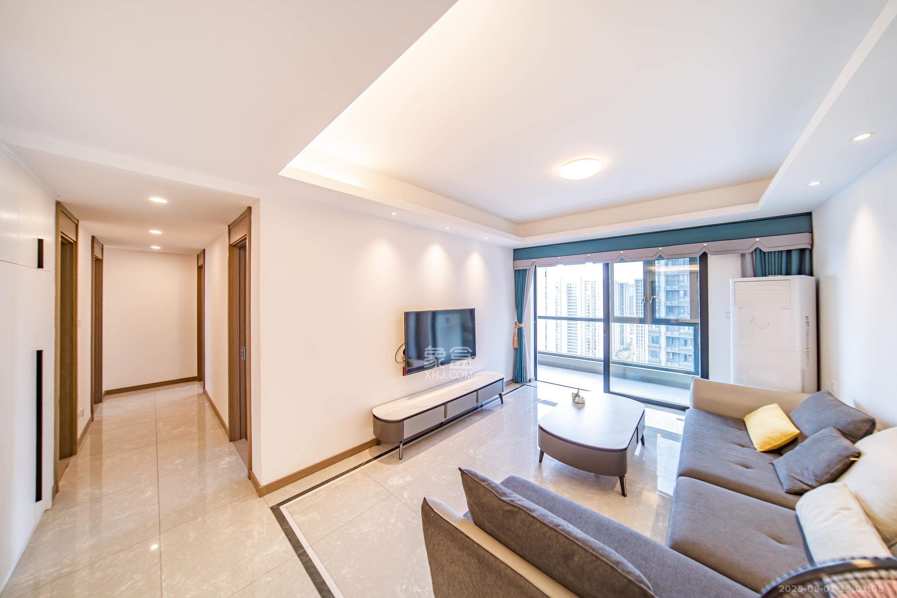 映客龙湖璟翠公馆（映客龙湖璟翠中心）  3室2厅2卫    145.0万客厅