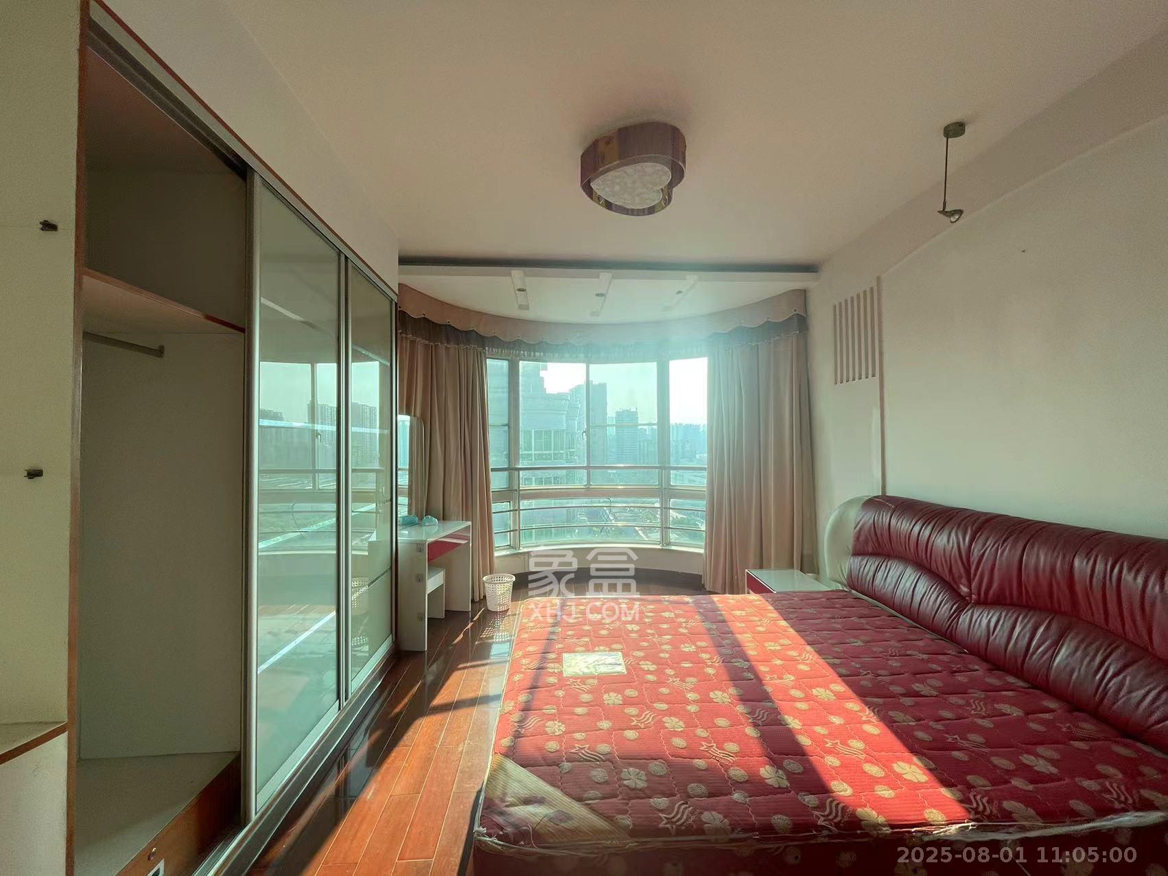 龙柏小区  3室2厅2卫    2900.0元/月 龙柏小区  3室2厅2卫    2900.0元/月室内图