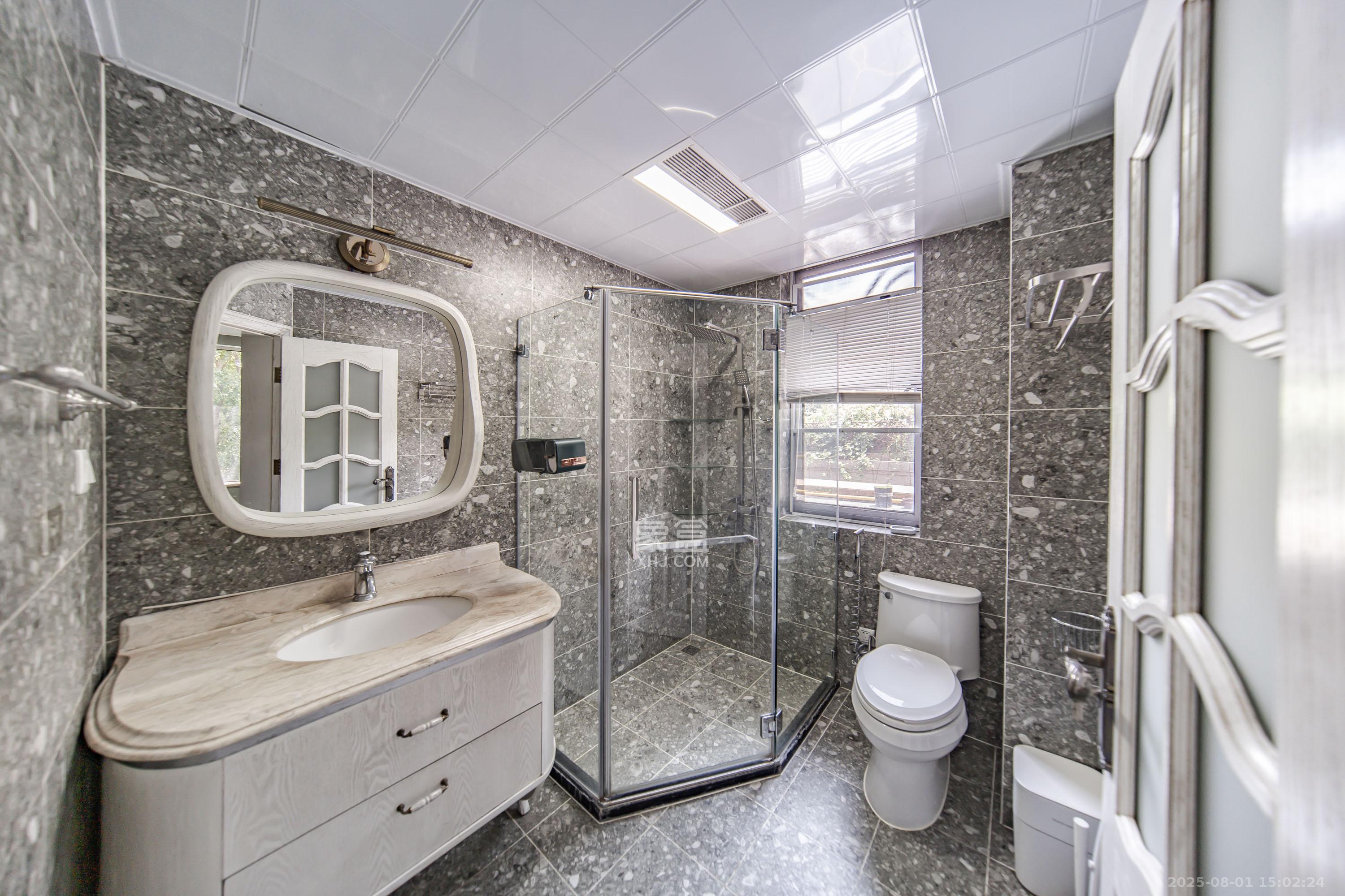 中天栖溪里  3室2厅2卫    198.0万 中天栖溪里  3室2厅2卫    198.0万卫生间