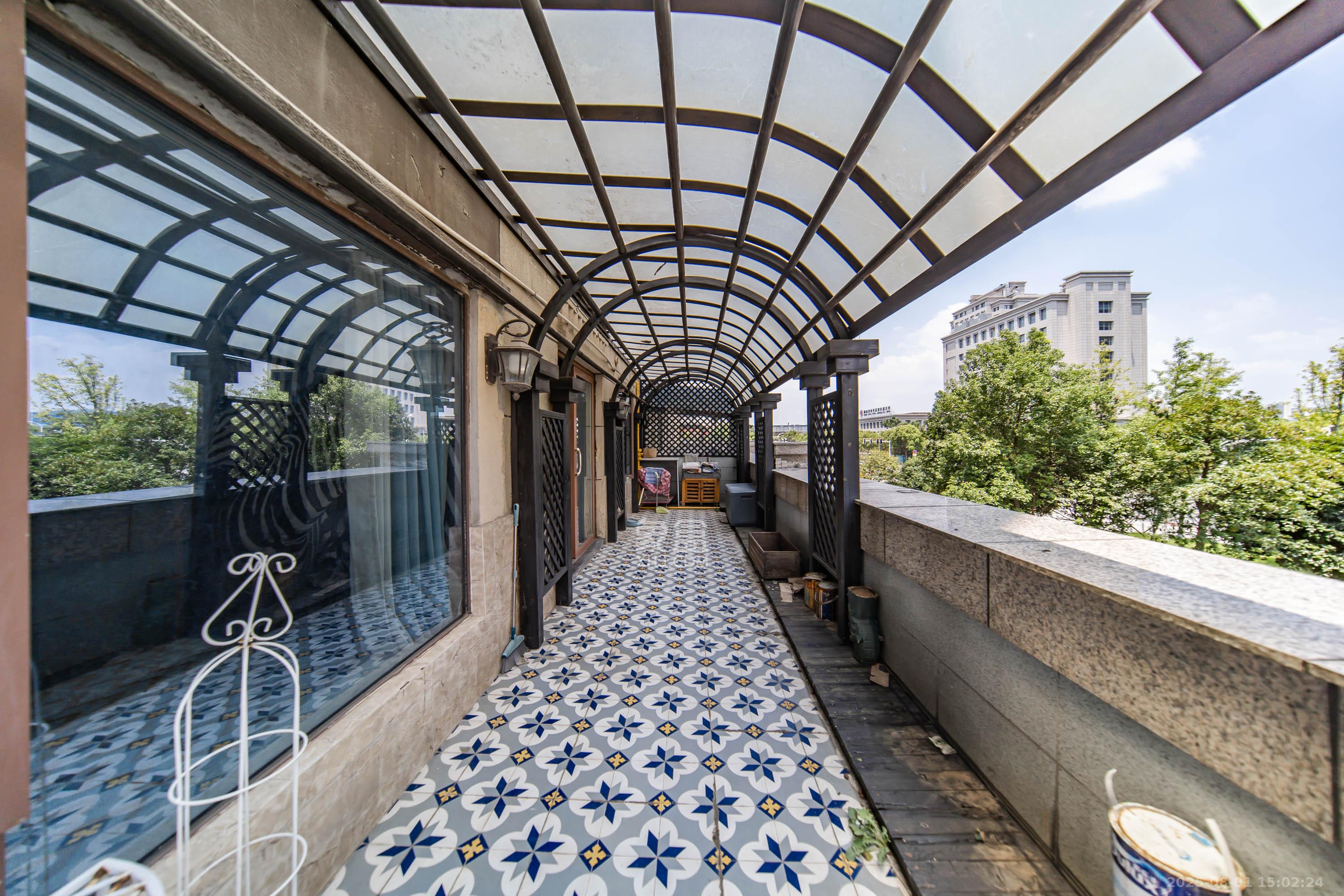 中天栖溪里  3室2厅2卫    198.0万 中天栖溪里  3室2厅2卫    198.0万阳台