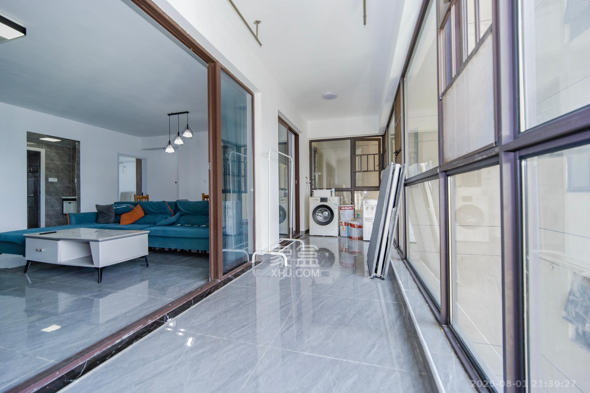 鑫苑木莲世家  4室2厅2卫    140.0万阳台