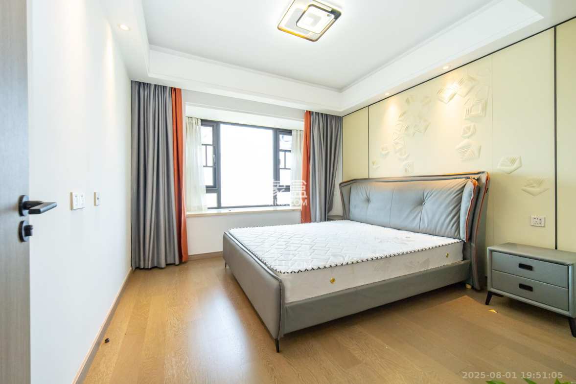 东原麓印长江A区  4室2厅2卫    140.0万 东原麓印长江A区  4室2厅2卫    140.0万卧室