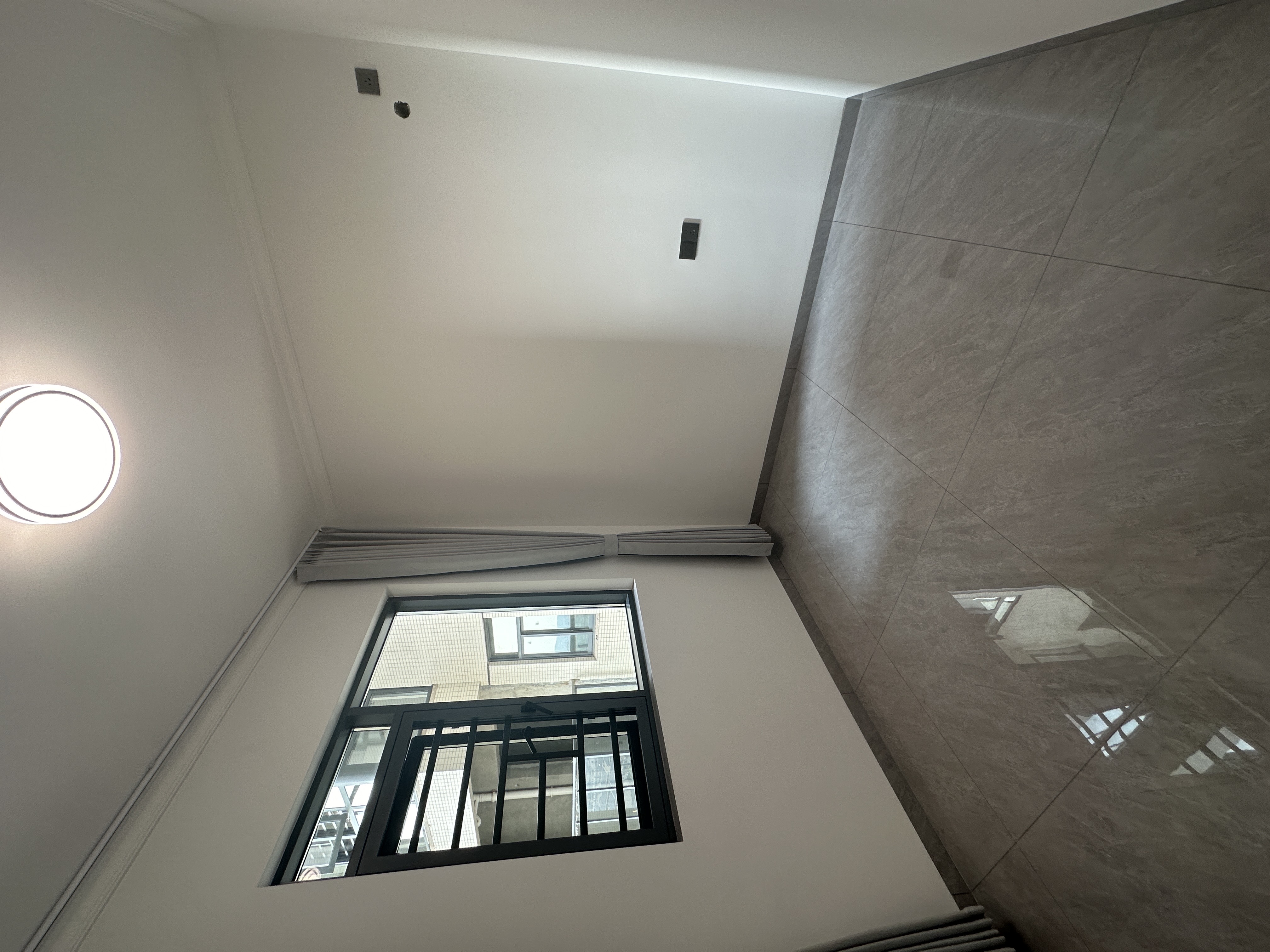 互助小区电梯房 3室2厅2卫 2500.0元/月 互助小区电梯房 3室2厅2卫 2500.0元/月室内图