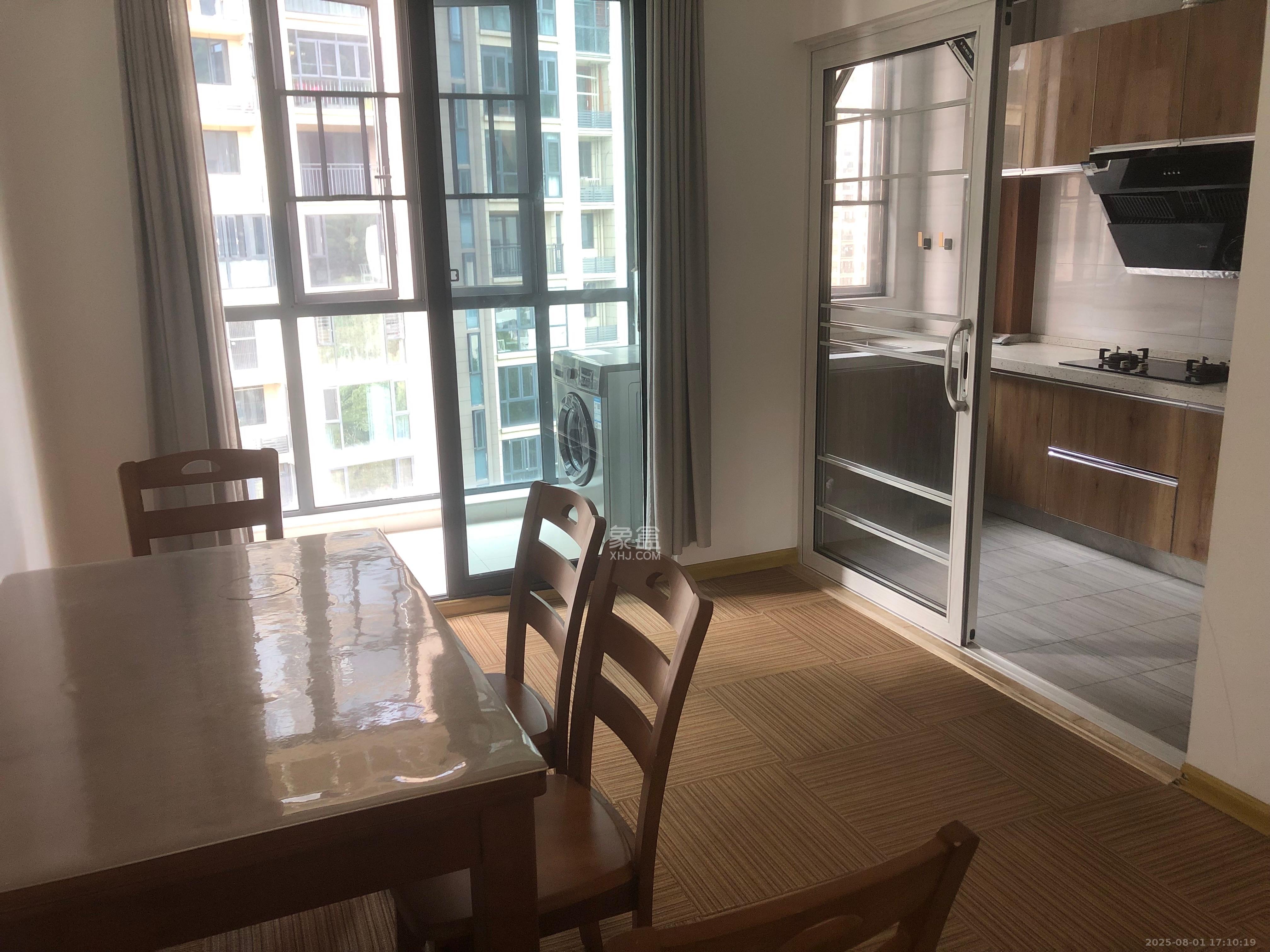 长房梅溪香山  4室2厅2卫    3800.0元/月室内图