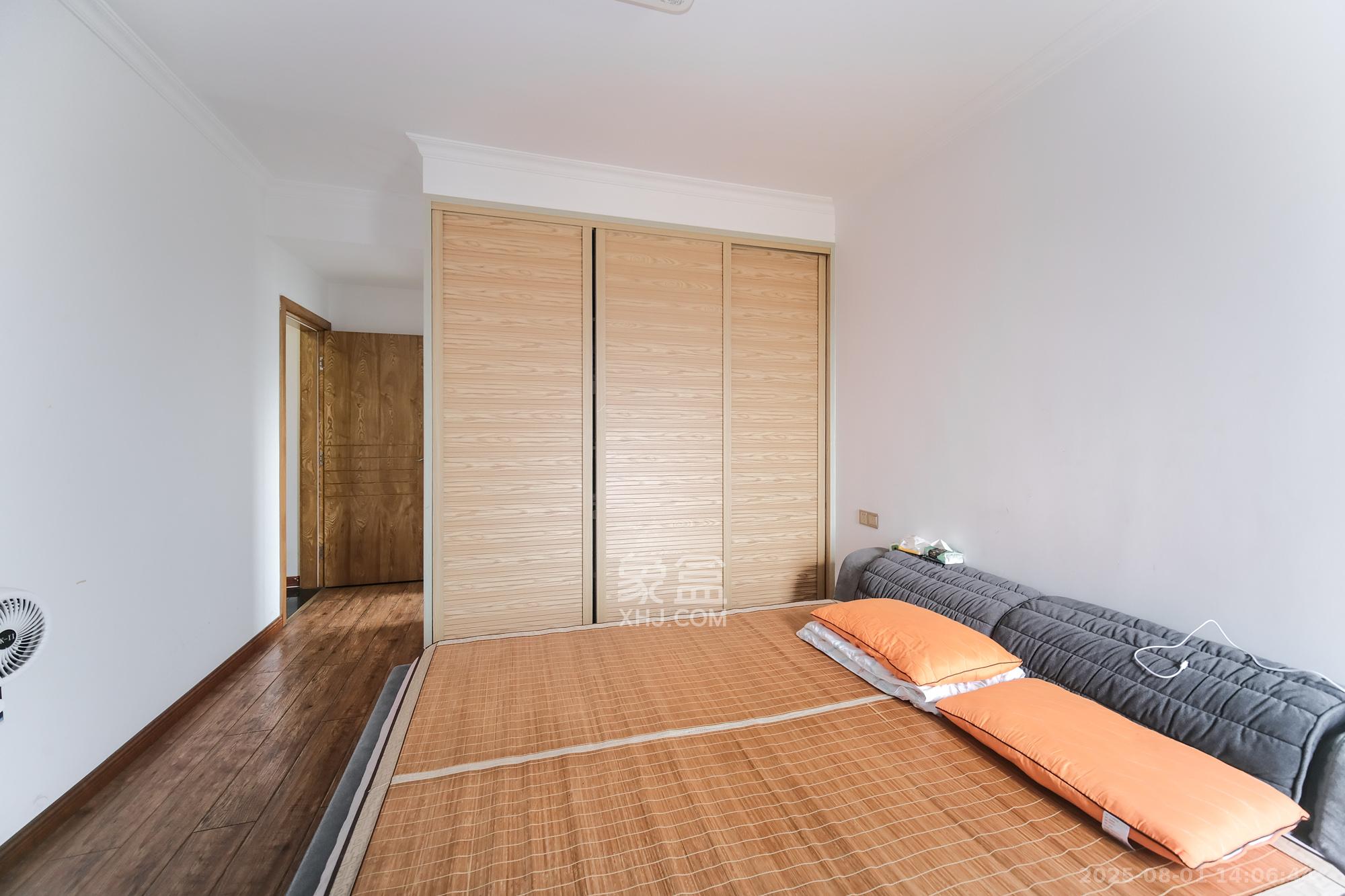 好望谷  3室2厅2卫    72.0万 好望谷  3室2厅2卫    72.0万卧室