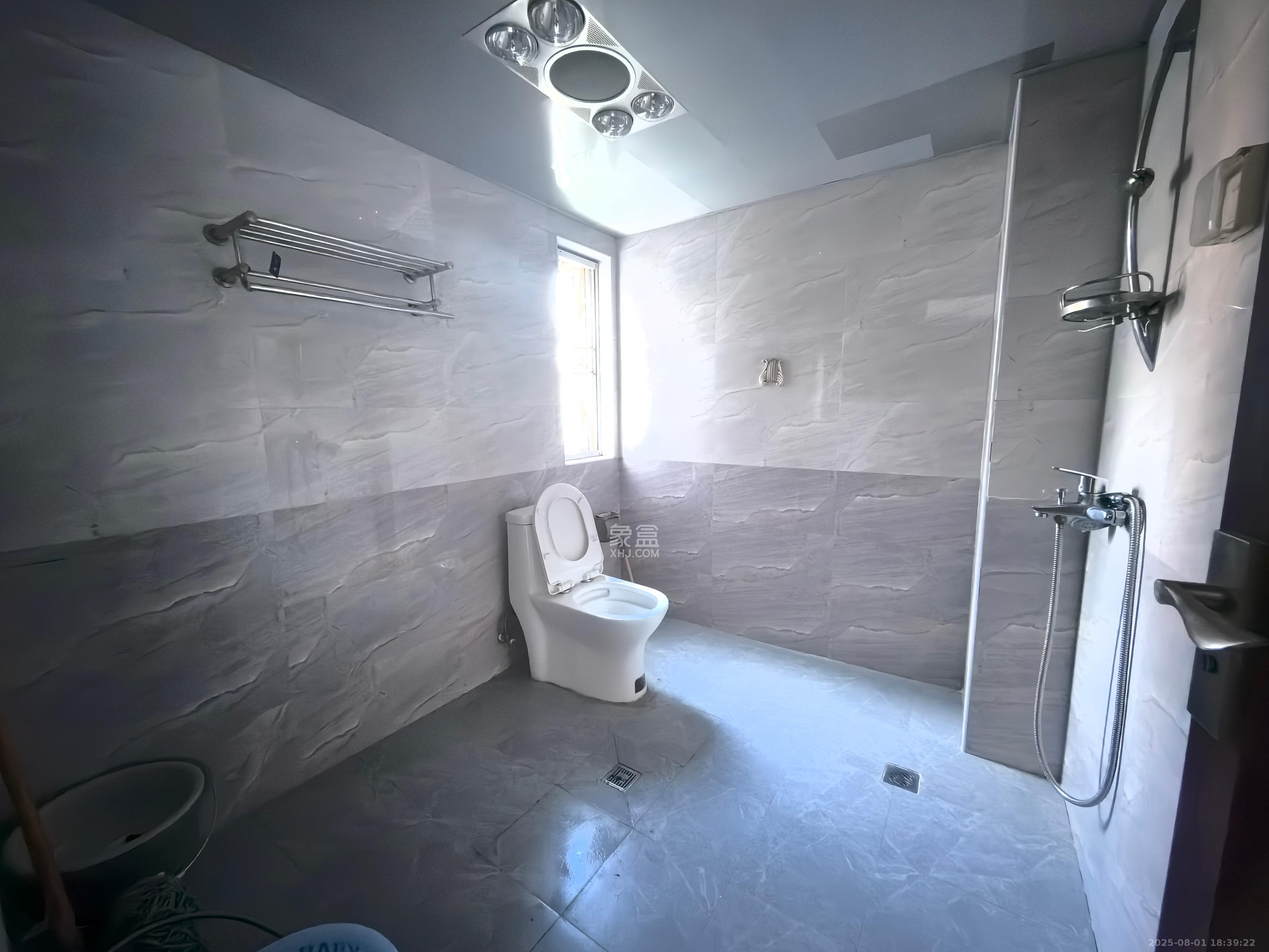 万国城(当代满庭春MOMA)二期 3室2厅2卫 2100.0元/月 万国城(当代满庭春MOMA)二期 3室2厅2卫 2100.0元/月室内图