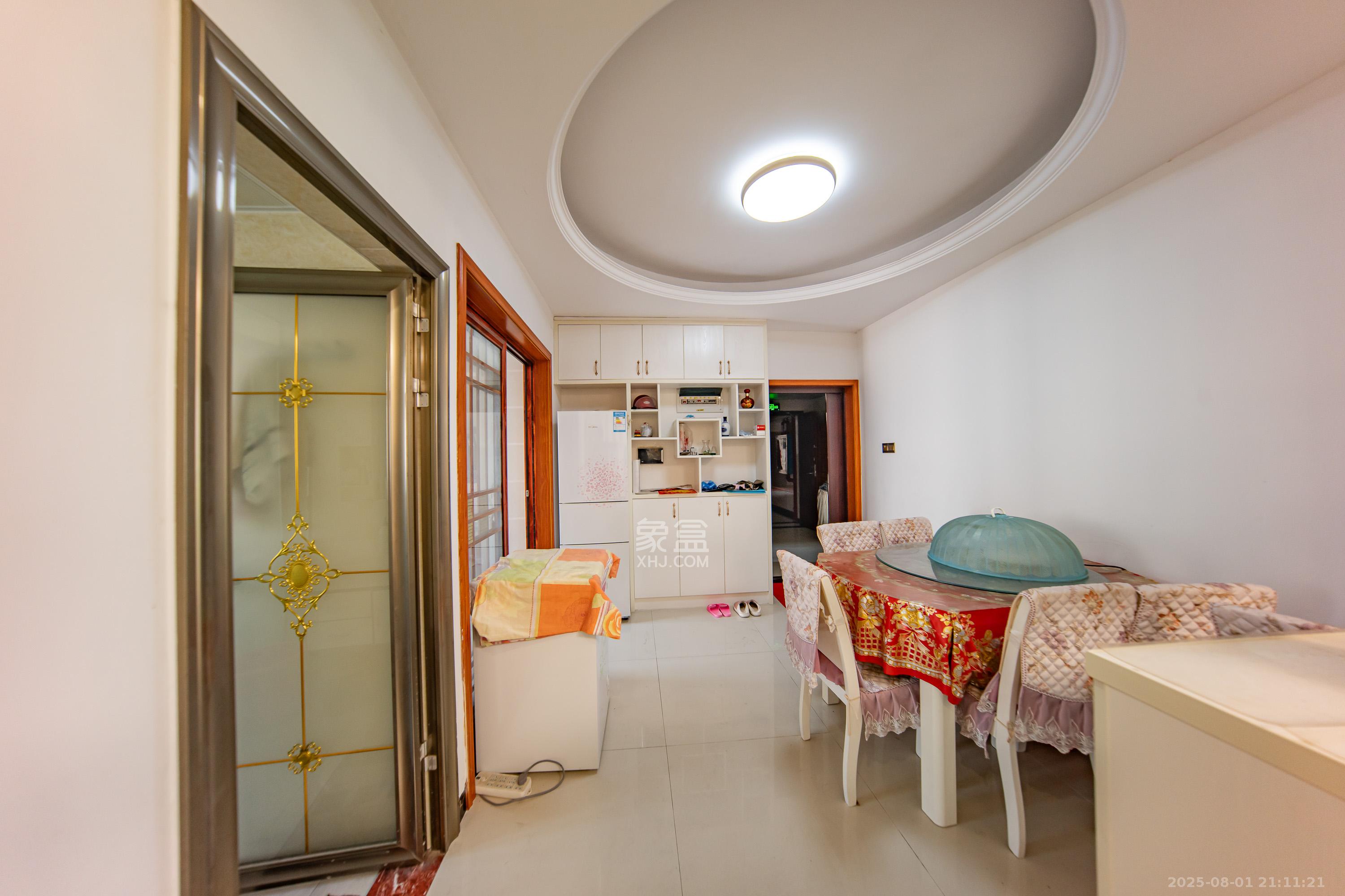 金鼎公园尚 3室2厅2卫 82.8万 金鼎公园尚 3室2厅2卫 82.8万客厅