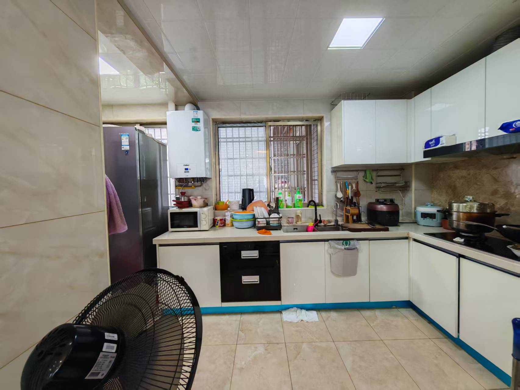 娄星东苑 4室2厅2卫 88.8万 娄星东苑 4室2厅2卫 88.8万客厅