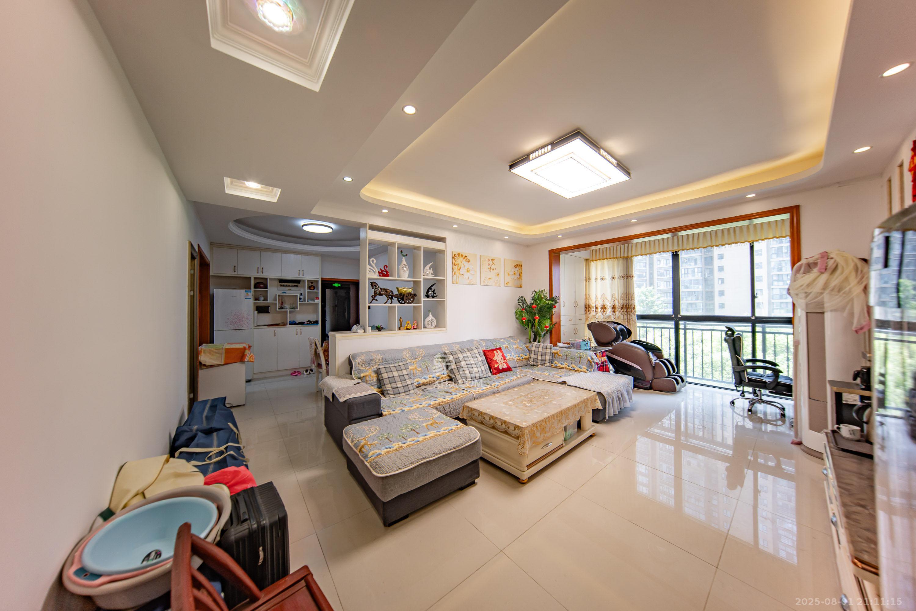 金鼎公园尚 3室2厅2卫 82.8万 金鼎公园尚 3室2厅2卫 82.8万客厅