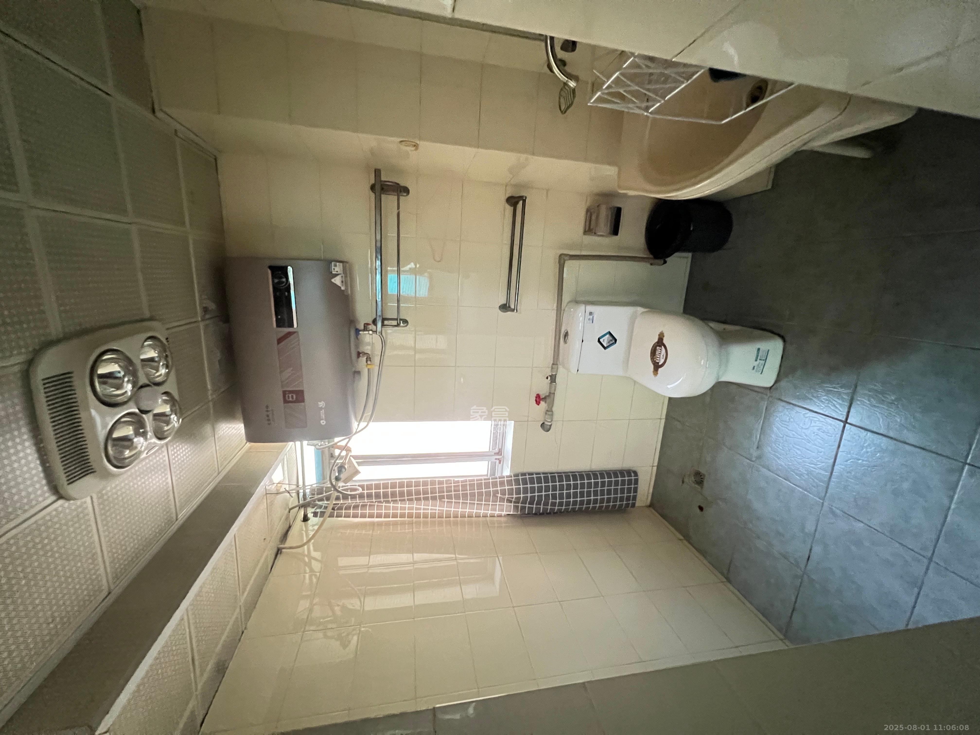 南明苑西区 4室2厅2卫 2200.0元/月 南明苑西区 4室2厅2卫 2200.0元/月室内图