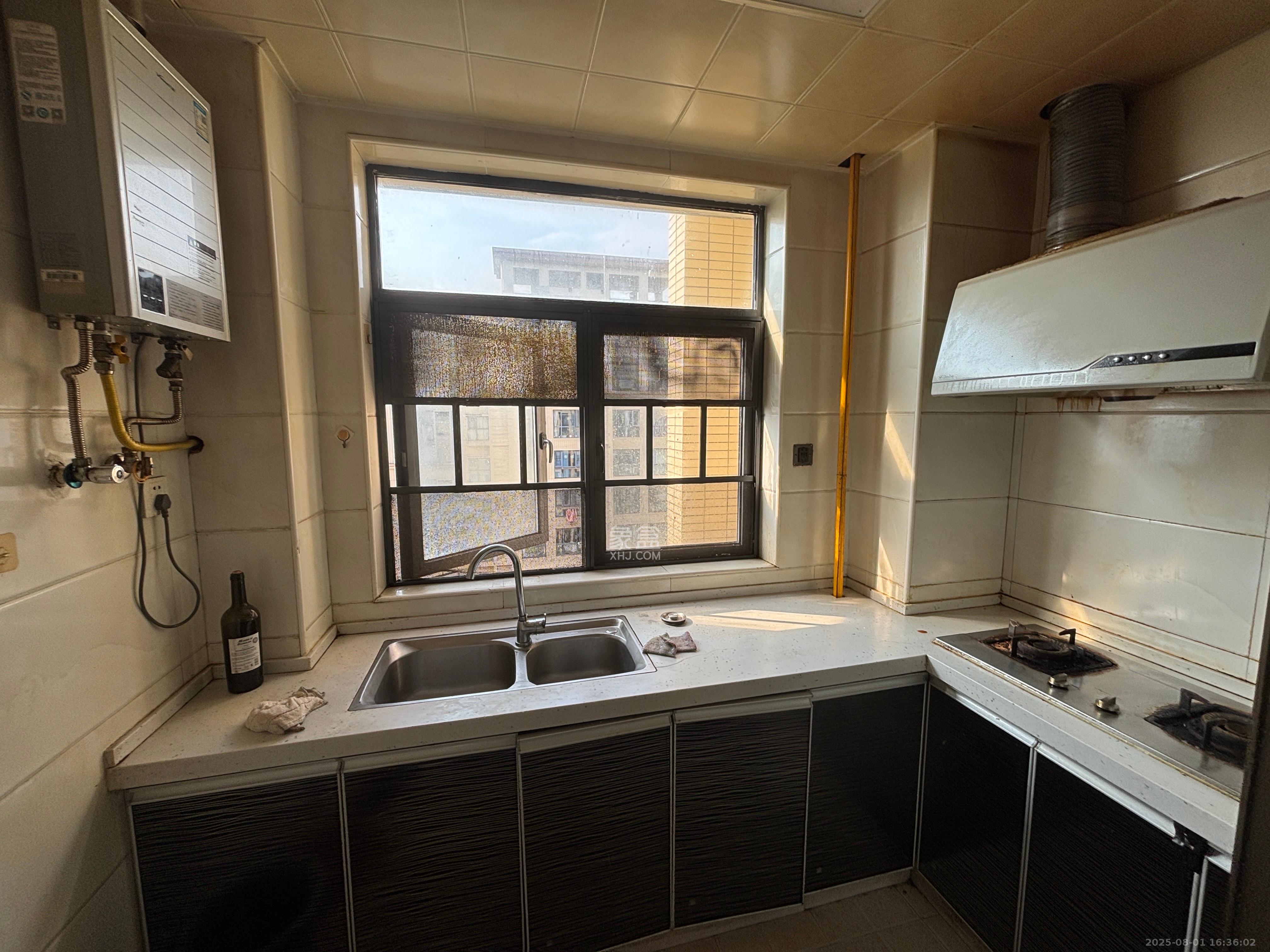 长盛岚庭  3室2厅1卫    2200.0元/月 长盛岚庭  3室2厅1卫    2200.0元/月室内图