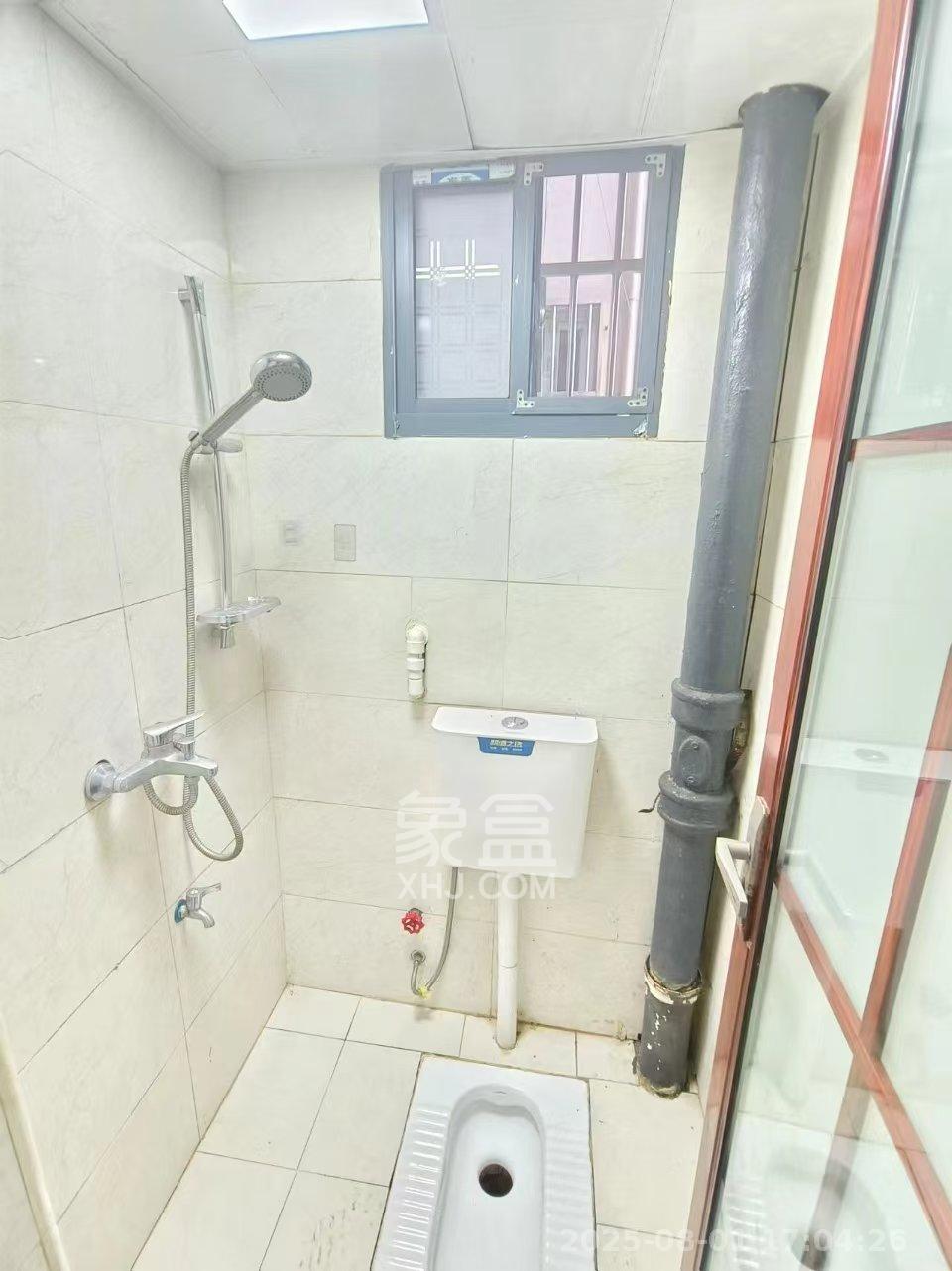 营盘东路、营盘西路散盘 2室1厅1卫 2000.0元/月 营盘东路、营盘西路散盘 2室1厅1卫 2000.0元/月室内图