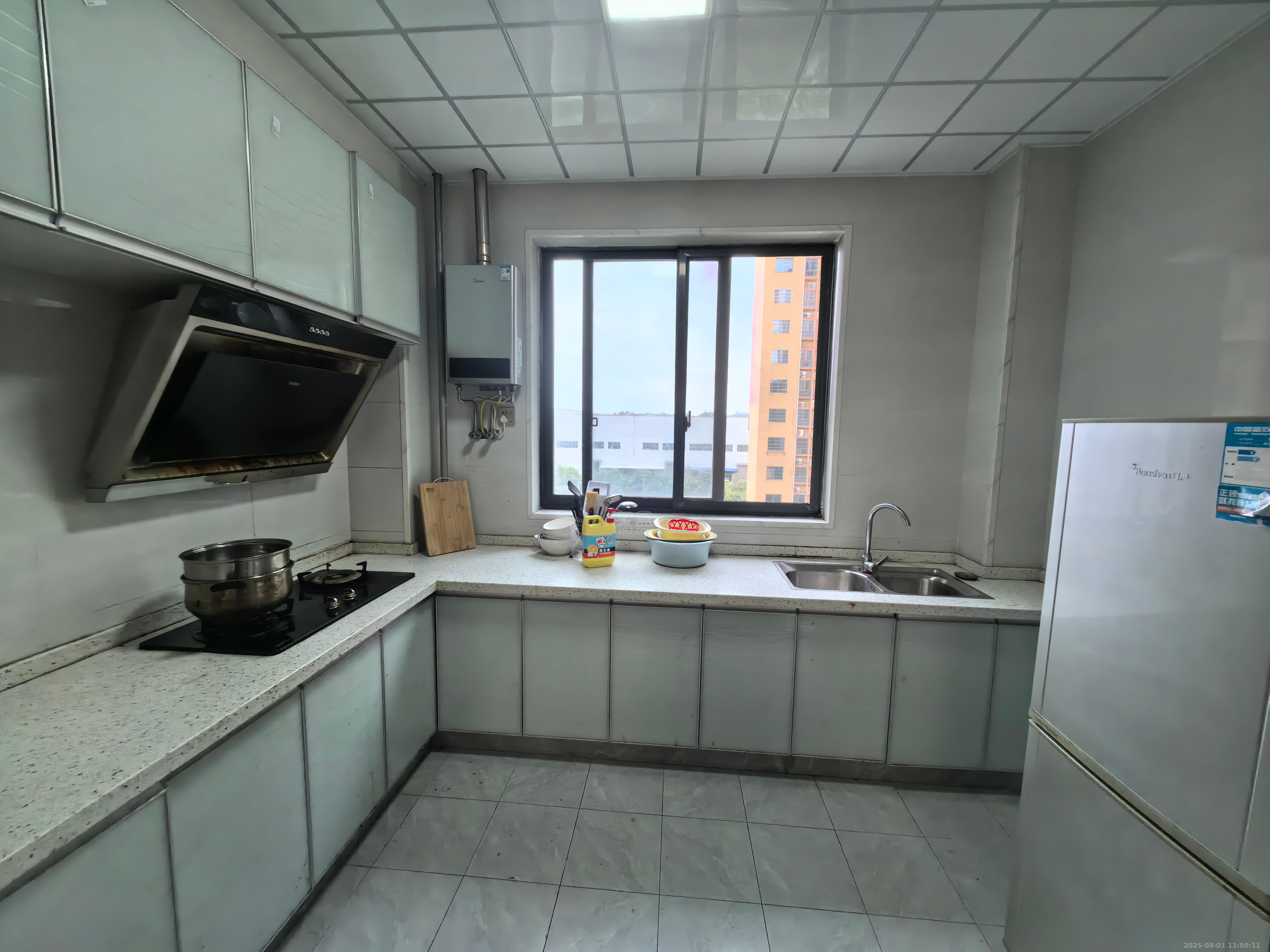 新明B安置小区 4室2厅2卫 1900.0元/月 新明B安置小区 4室2厅2卫 1900.0元/月室内图