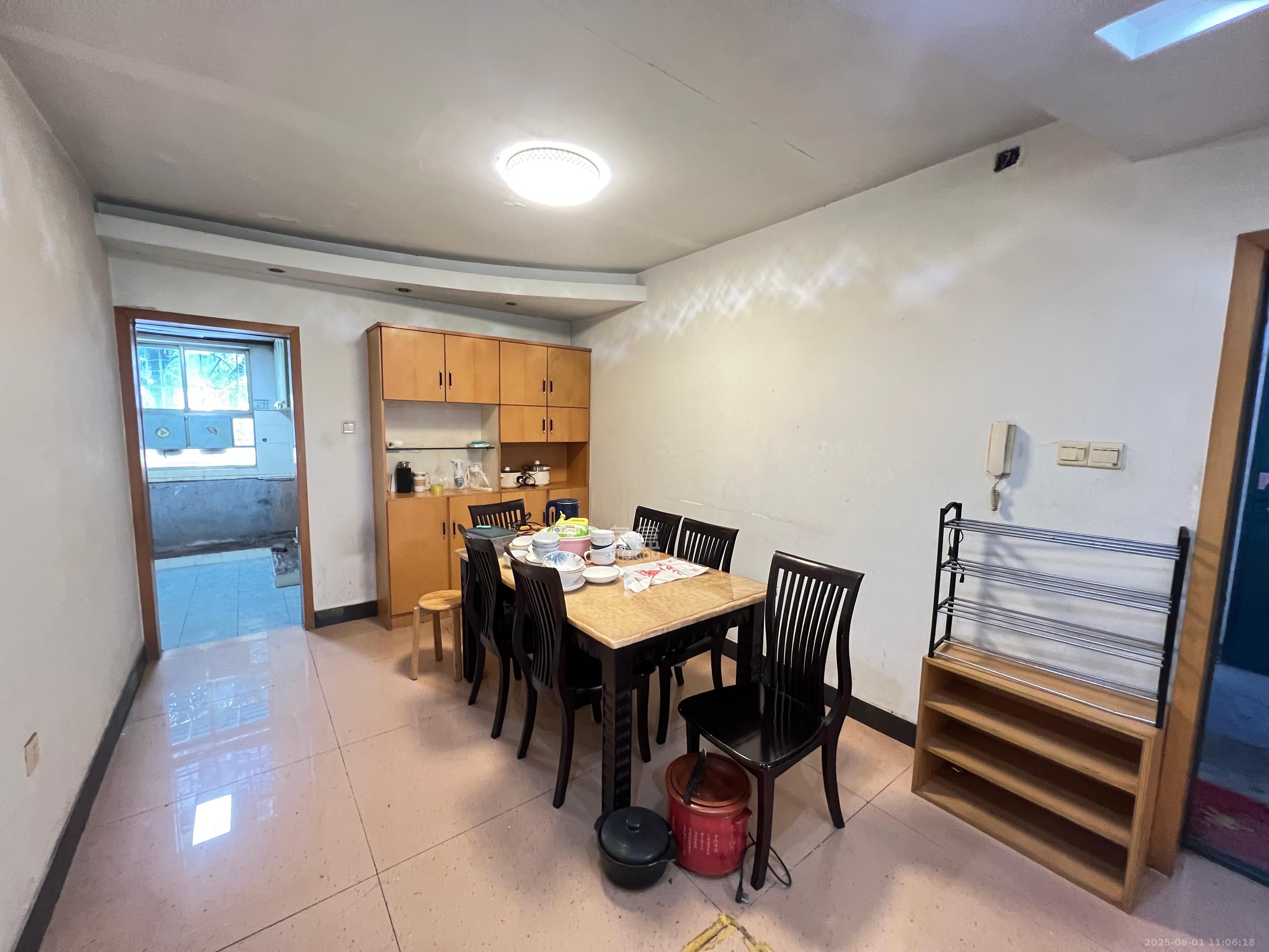 南明苑西区  4室2厅2卫    2200.0元/月室内图